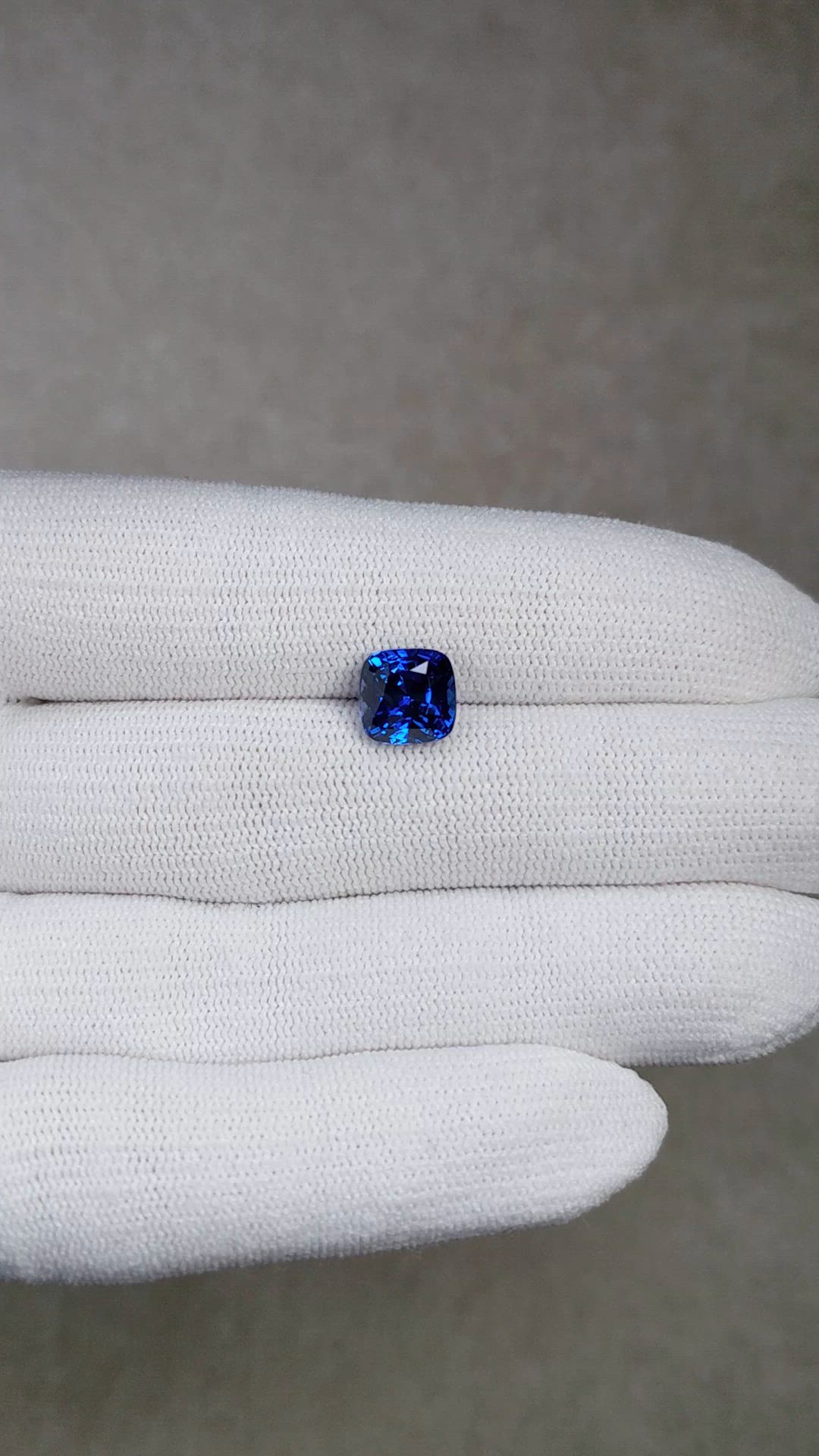 3.73 Ct. Blue Sapphire from Ceylon (Sri Lanka) Size Video