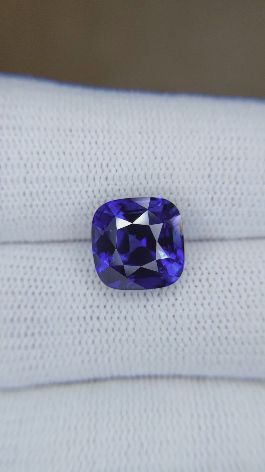 7.46 Ct. Blue Sapphire from Ceylon (Sri Lanka) Size Video