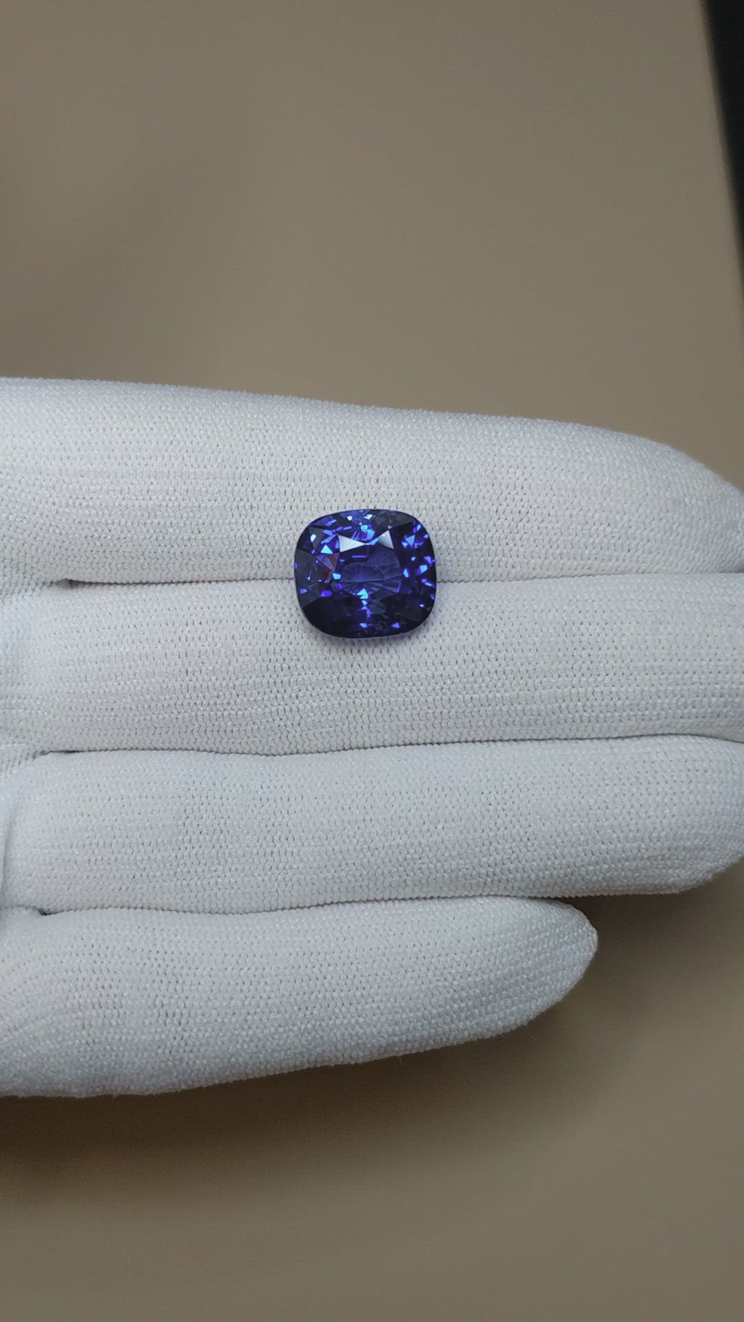 14.98 Ct. Blue Sapphire from Ceylon (Sri Lanka) Size Video