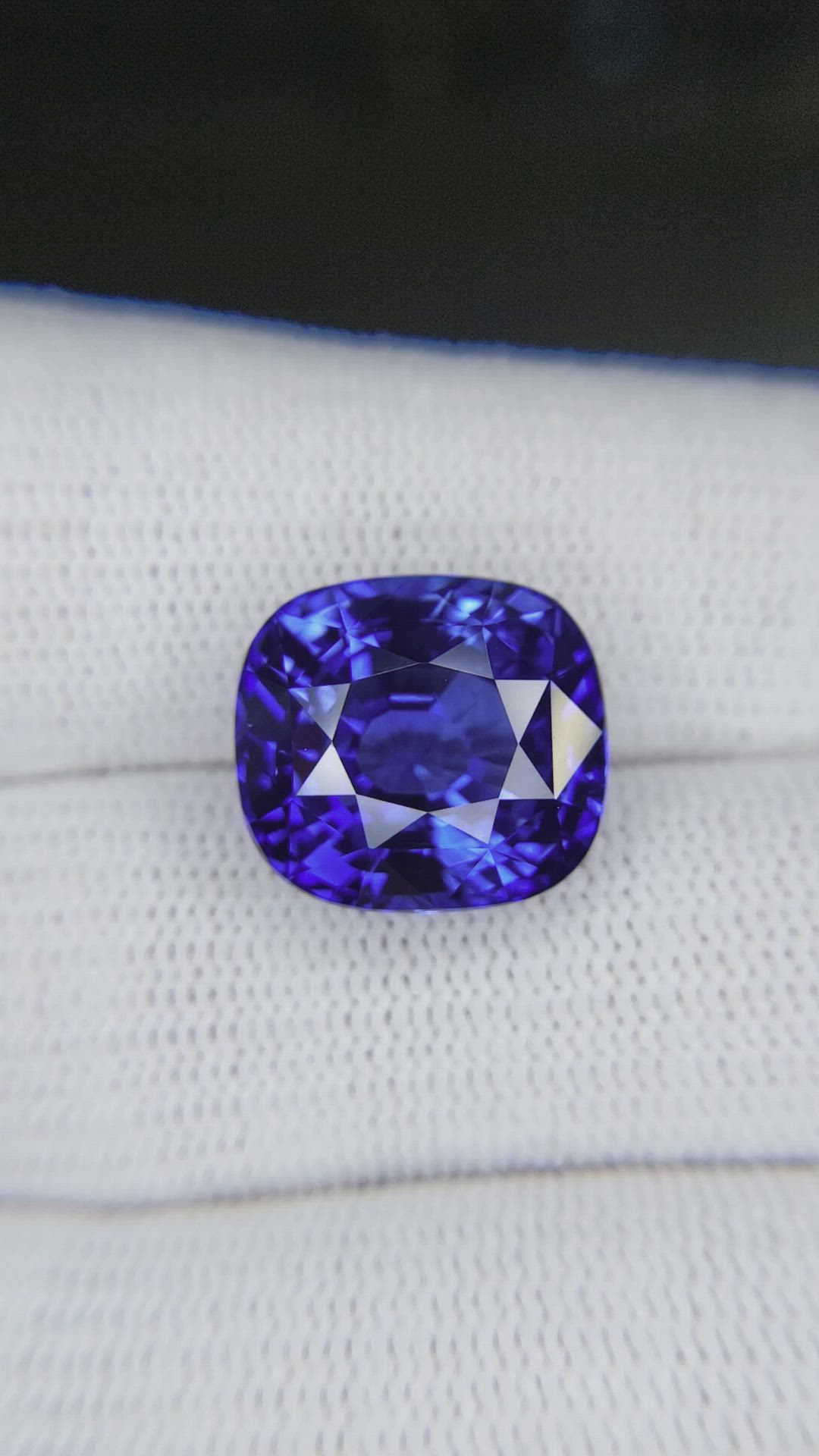 14.98 Ct. Blue Sapphire from Ceylon (Sri Lanka) Size Video