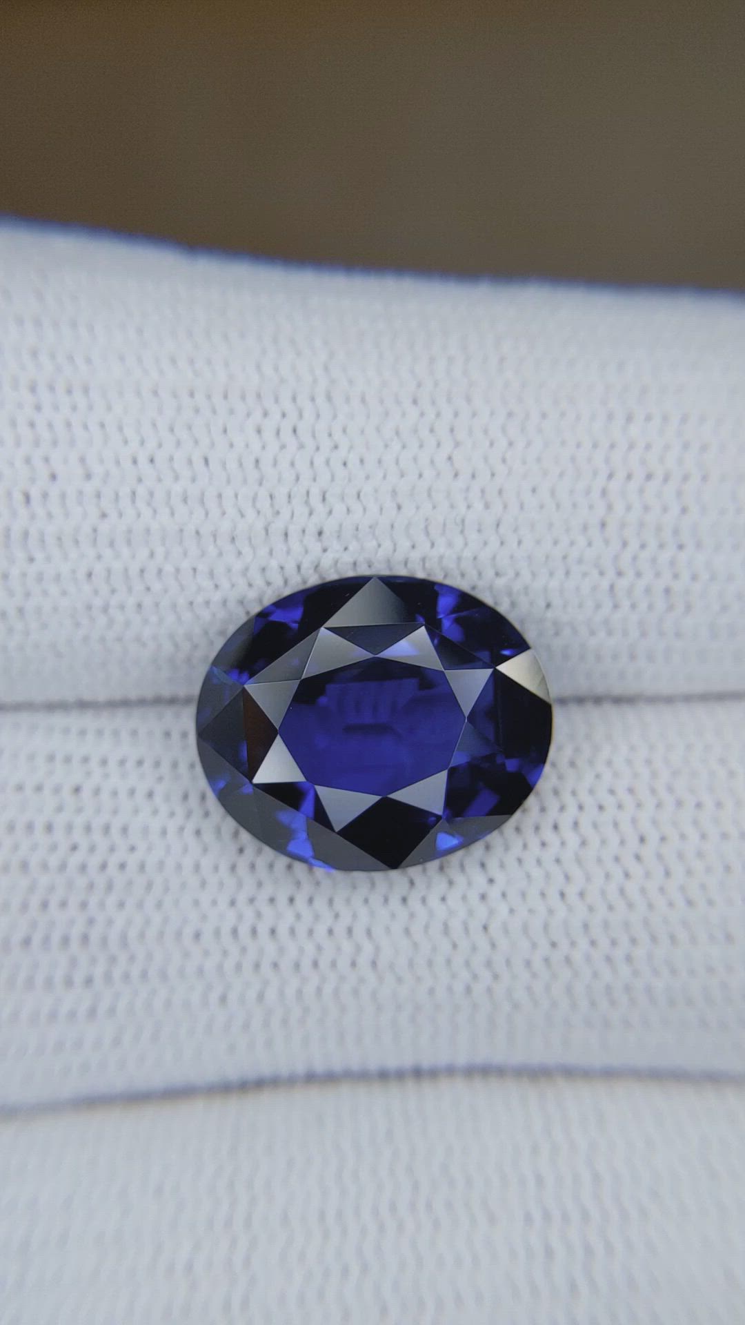 9.73 Ct. Blue Sapphire from Ceylon (Sri Lanka) Size Video
