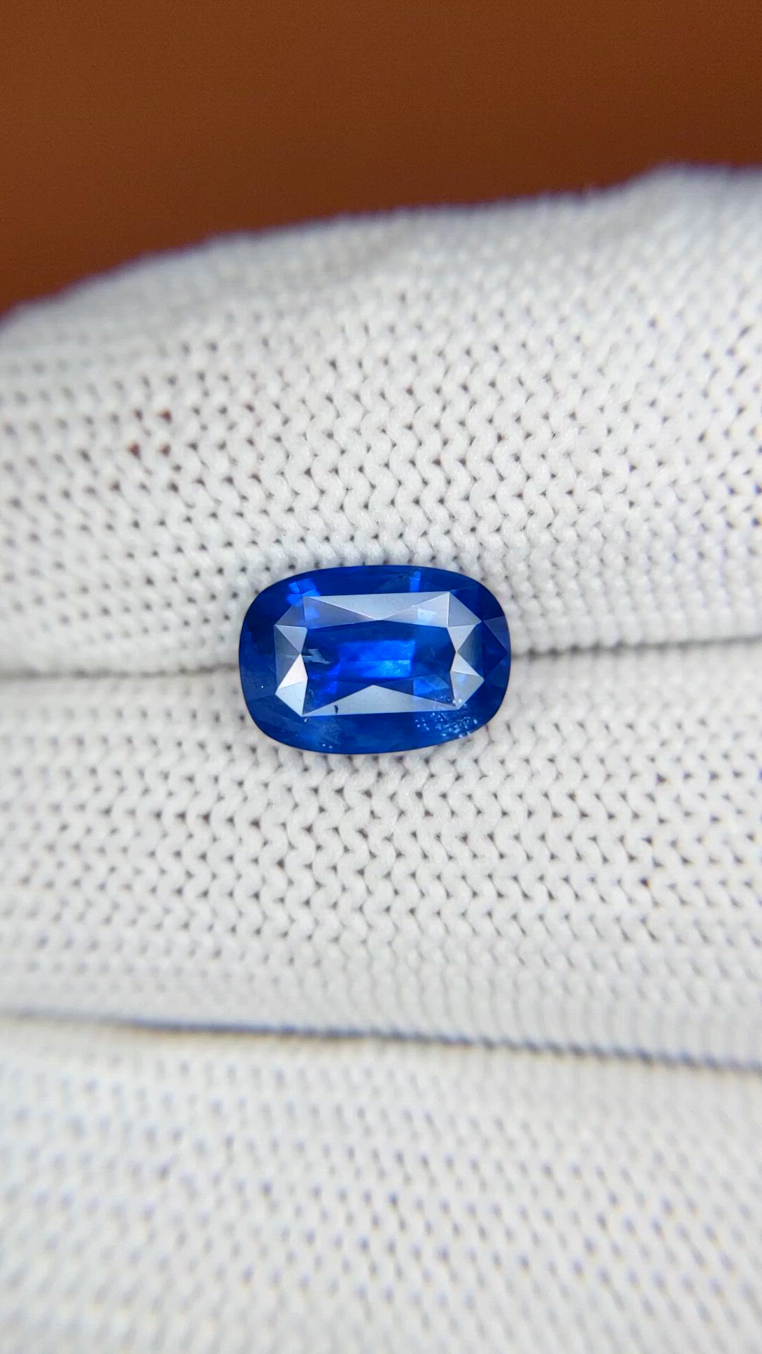 3.53 Ct. Blue Sapphire from Ceylon (Sri Lanka) Size Video