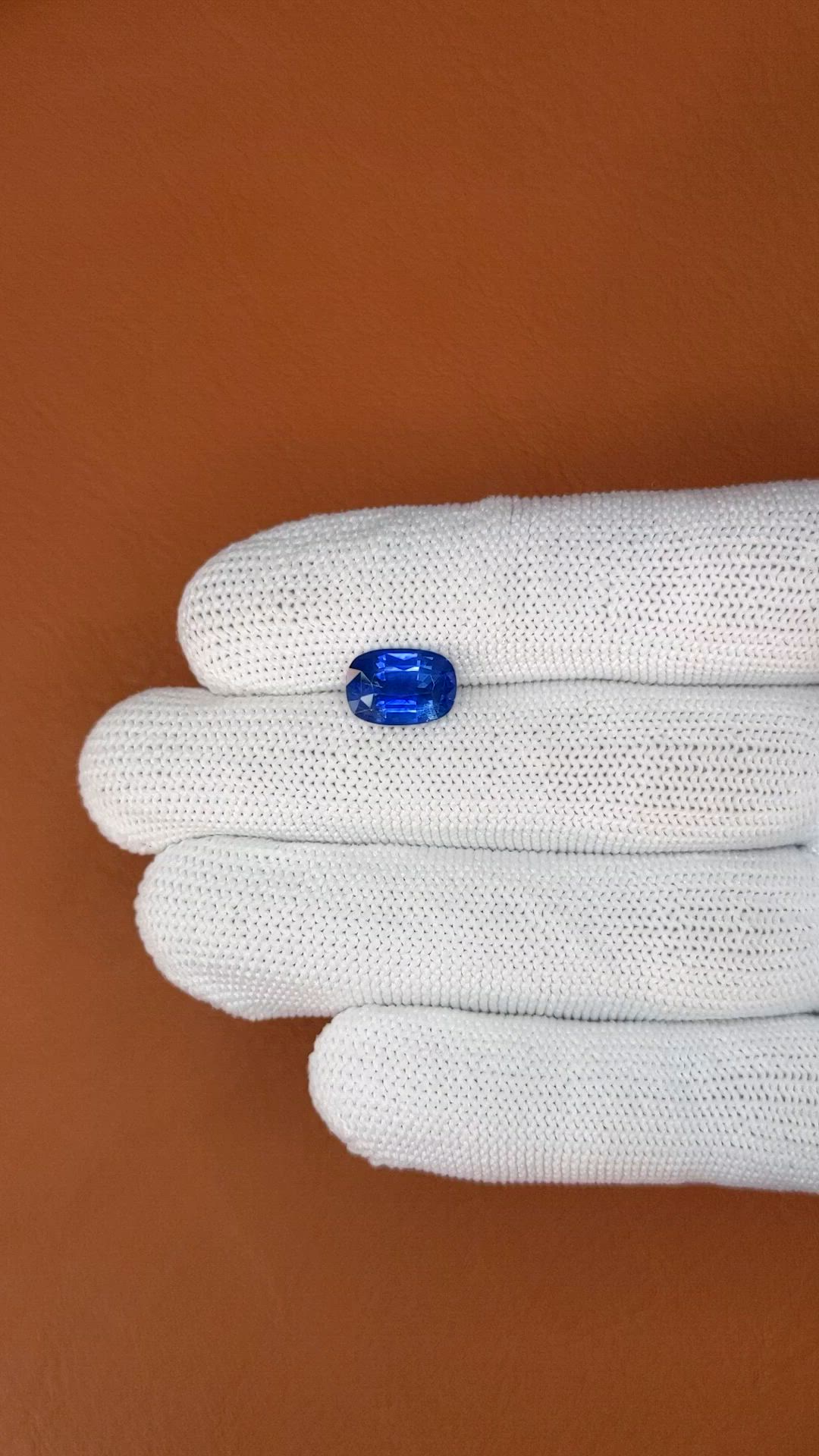3.53 Ct. Blue Sapphire from Ceylon (Sri Lanka) Size Video