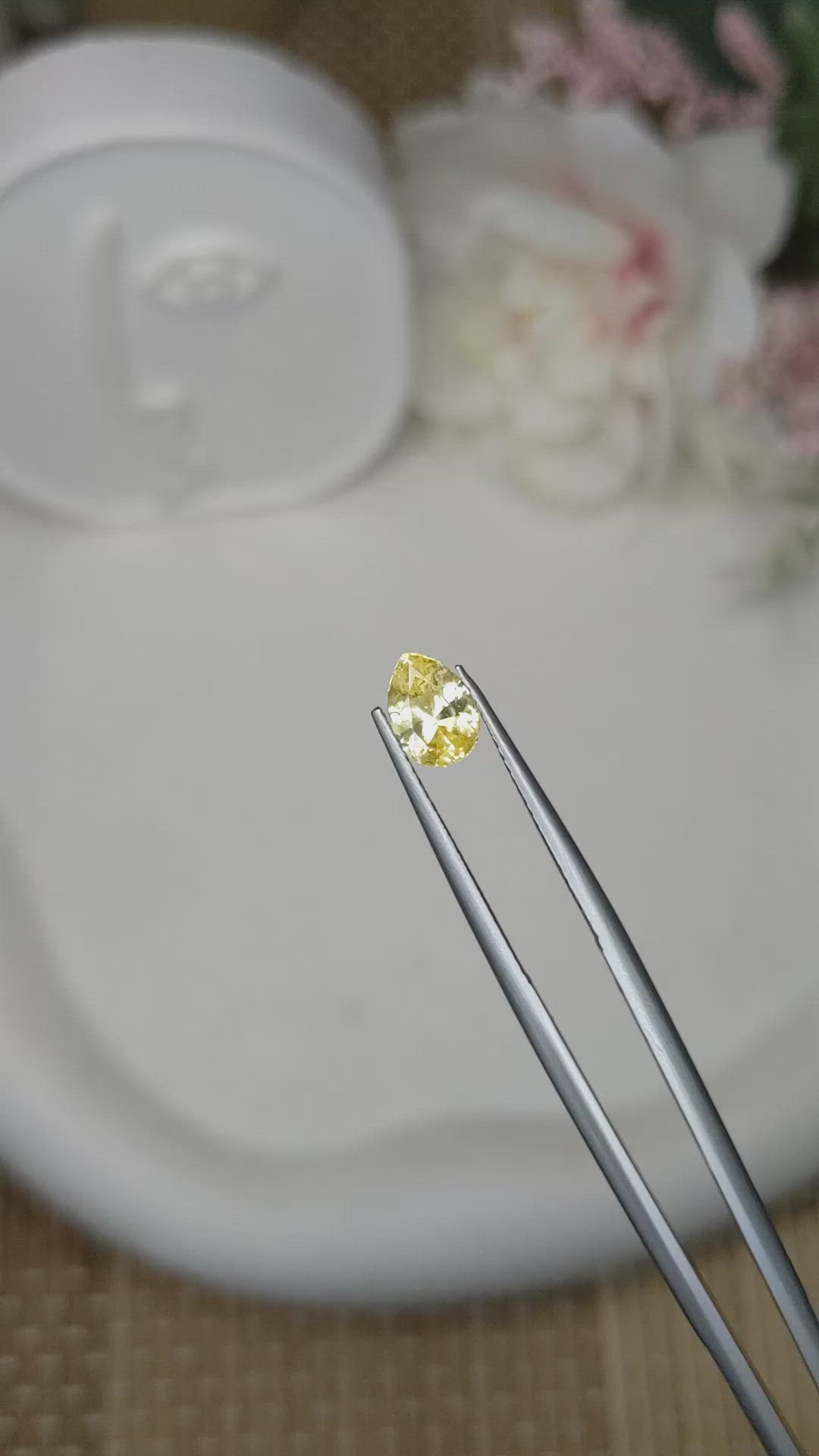 1.27 Ct. Yellow Sapphire from Ceylon (Sri Lanka) Size Video