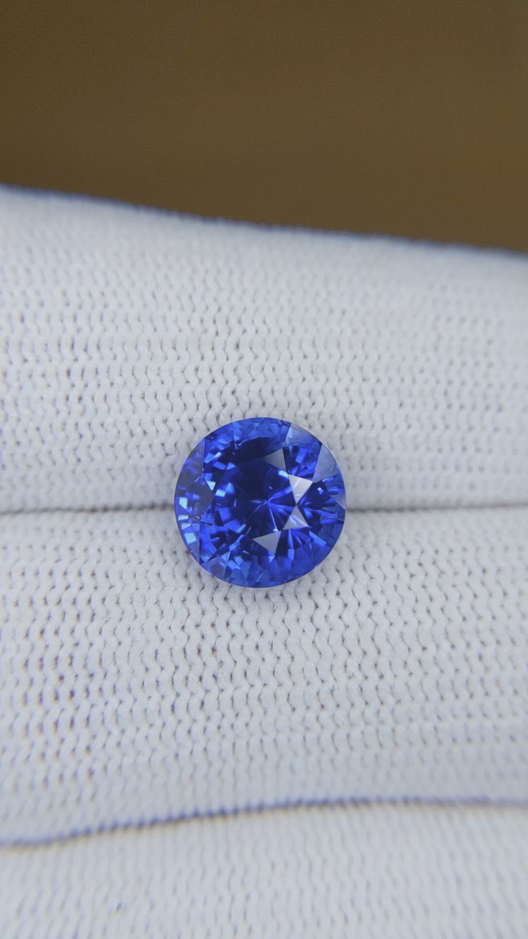 5.14 Ct. Blue Sapphire from Ceylon (Sri Lanka) Size Video