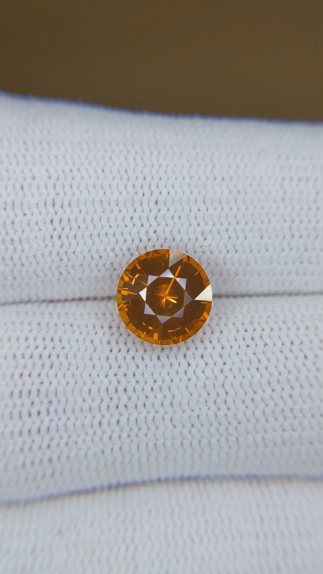 4.03 Ct. Orange Sapphire from Ceylon (Sri Lanka) Size Video