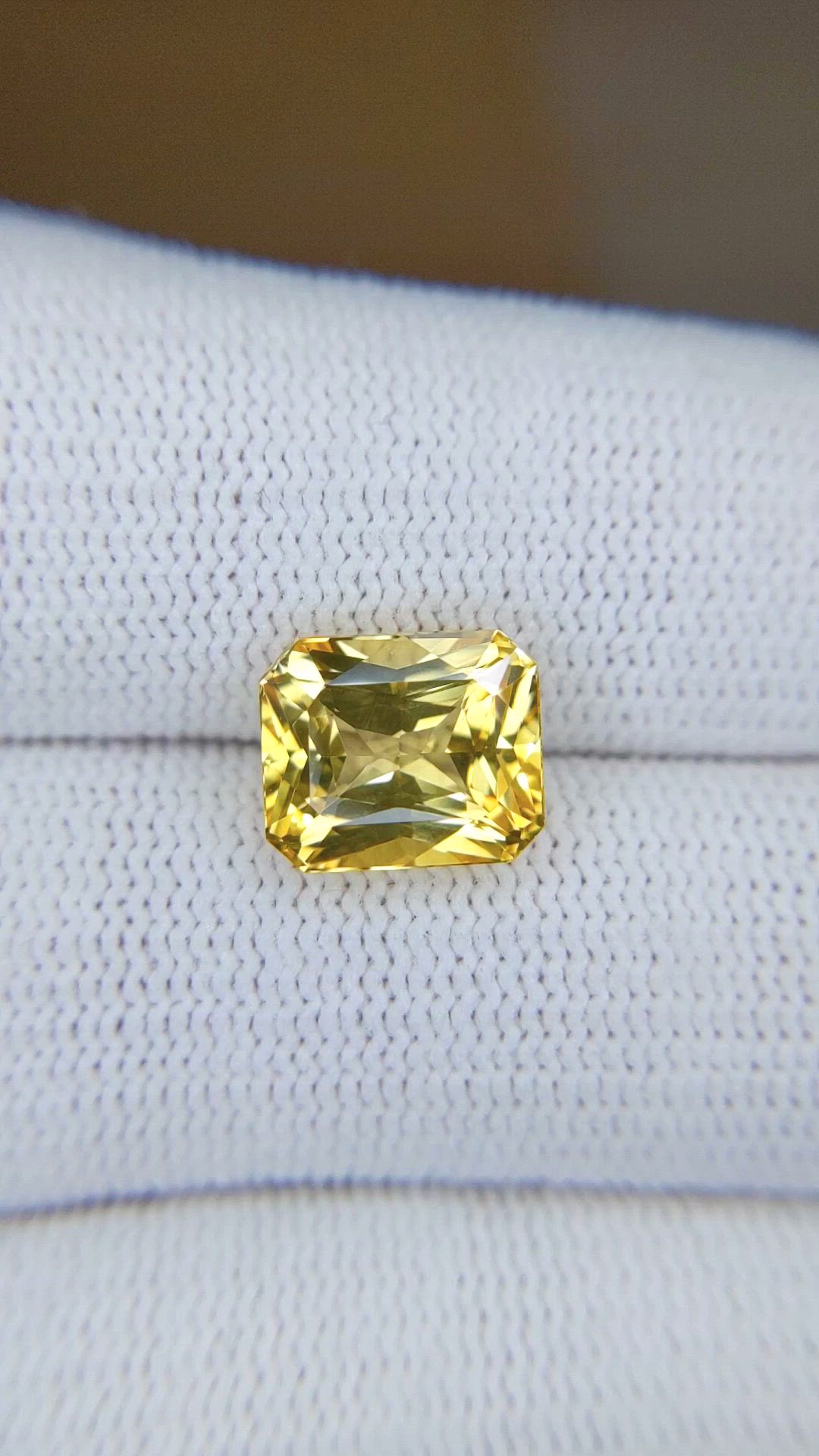 5.14 Ct. Yellow Sapphire from Ceylon (Sri Lanka) Size Video