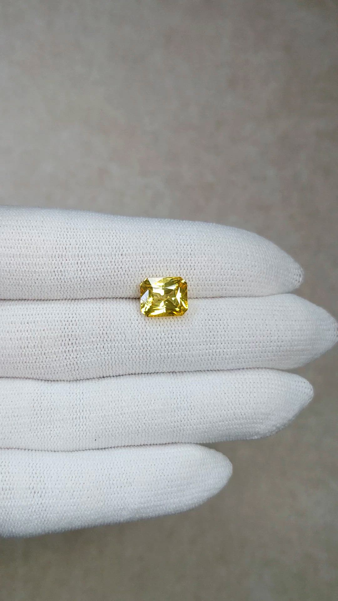 5.14 Ct. Yellow Sapphire from Ceylon (Sri Lanka) Size Video