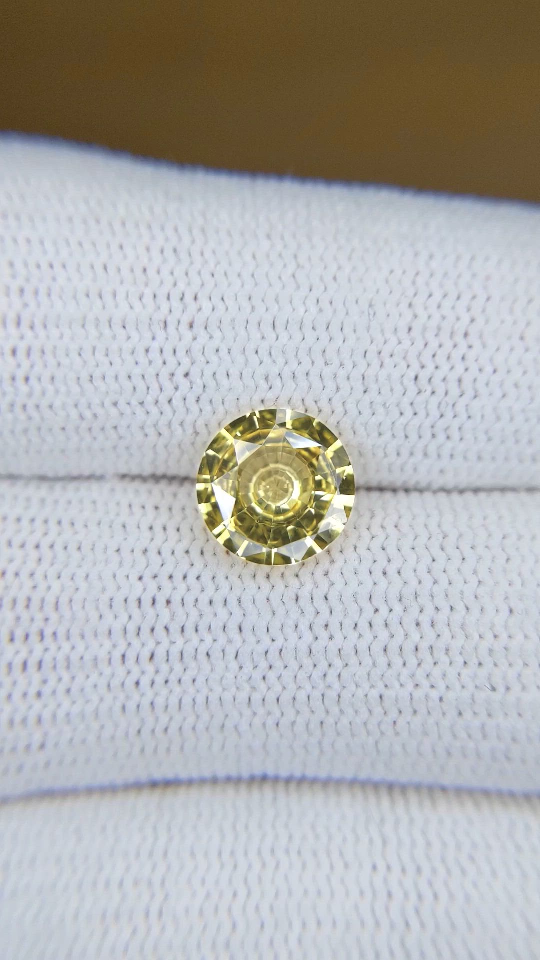 2.38 Ct. Yellow Sapphire from Ceylon (Sri Lanka) Size Video