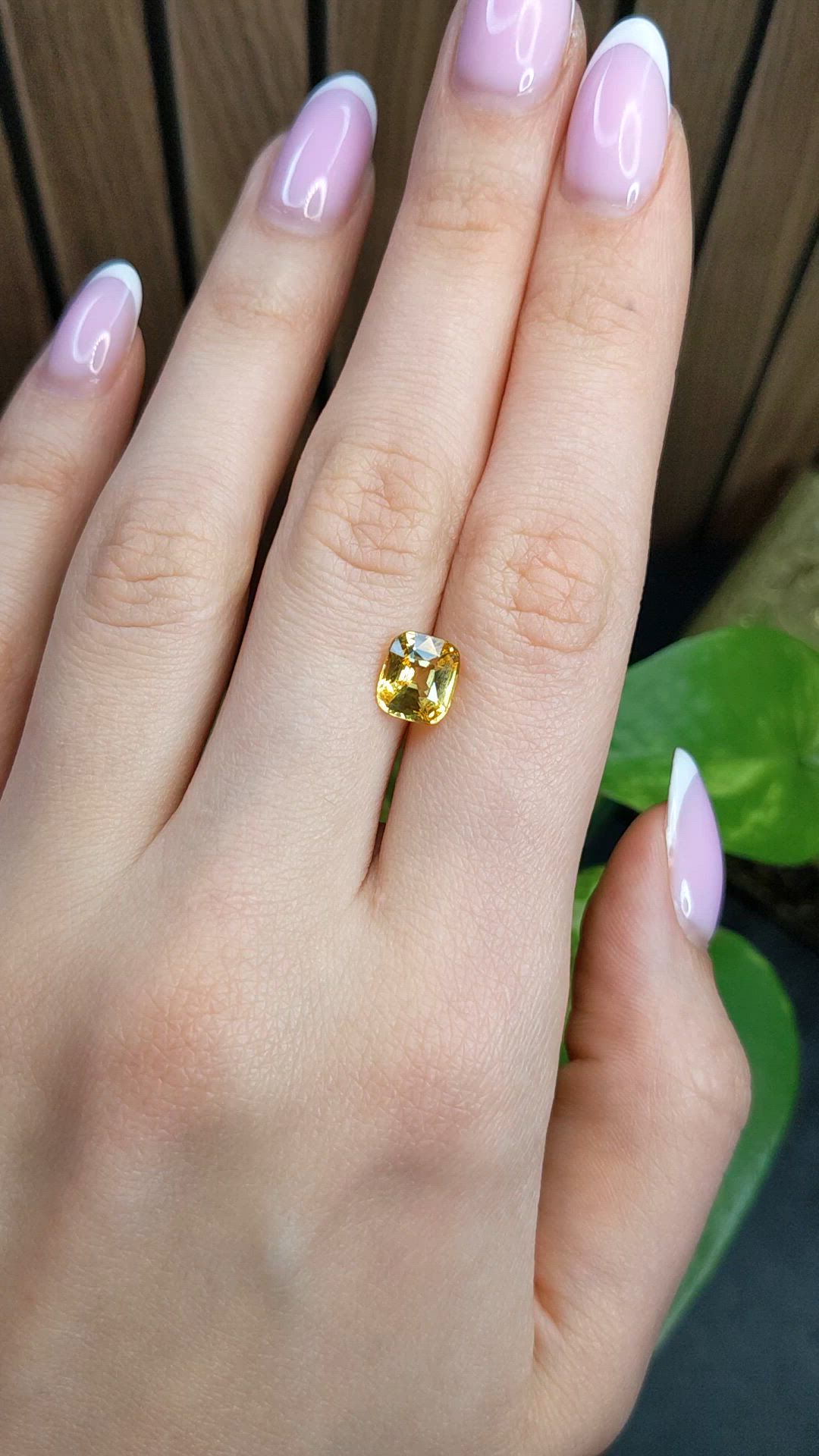 2.61 Ct. Yellow Sapphire from Ceylon (Sri Lanka) Size Video