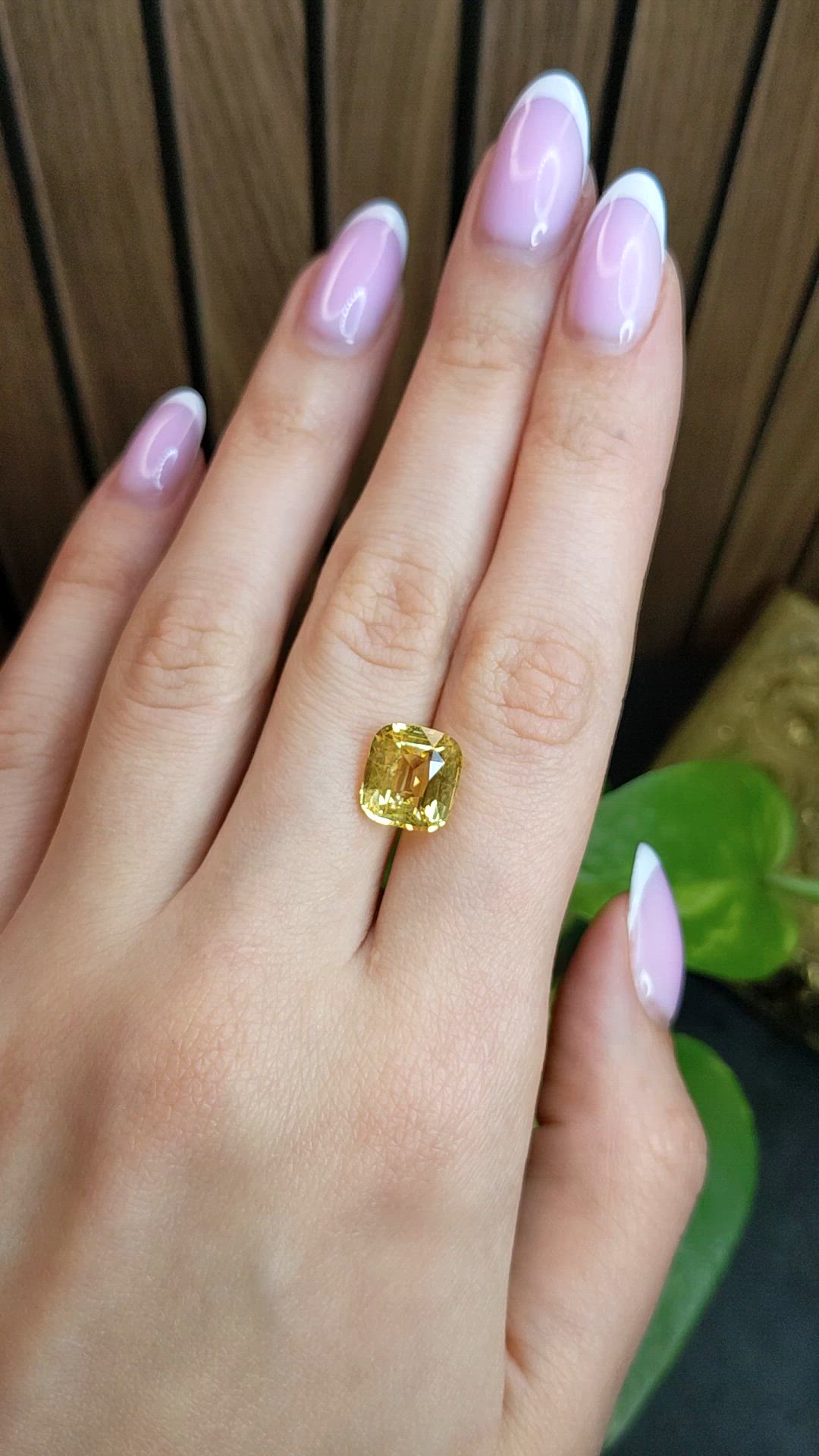 7.05 Ct. Yellow Sapphire from Ceylon (Sri Lanka) Size Video
