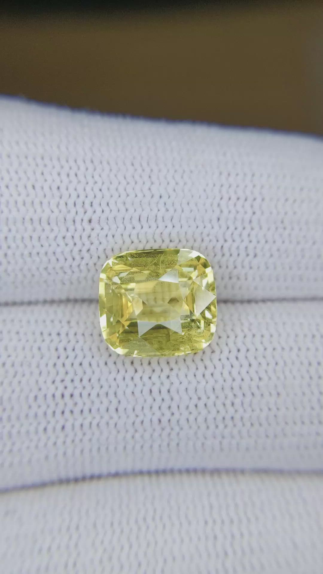 7.05 Ct. Yellow Sapphire from Ceylon (Sri Lanka) Size Video