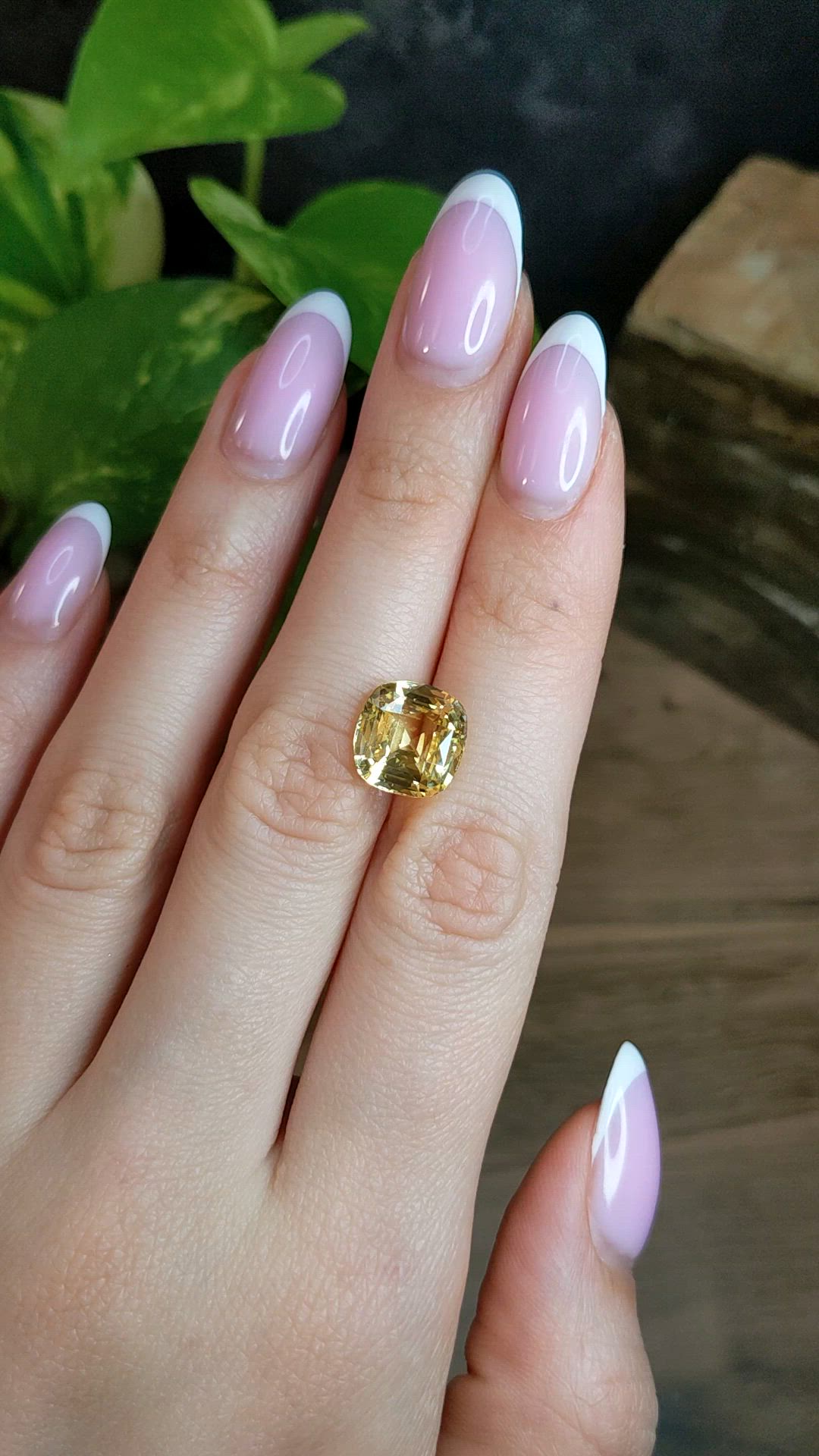 7.29 Ct. Yellow Sapphire from Ceylon (Sri Lanka) Size Video