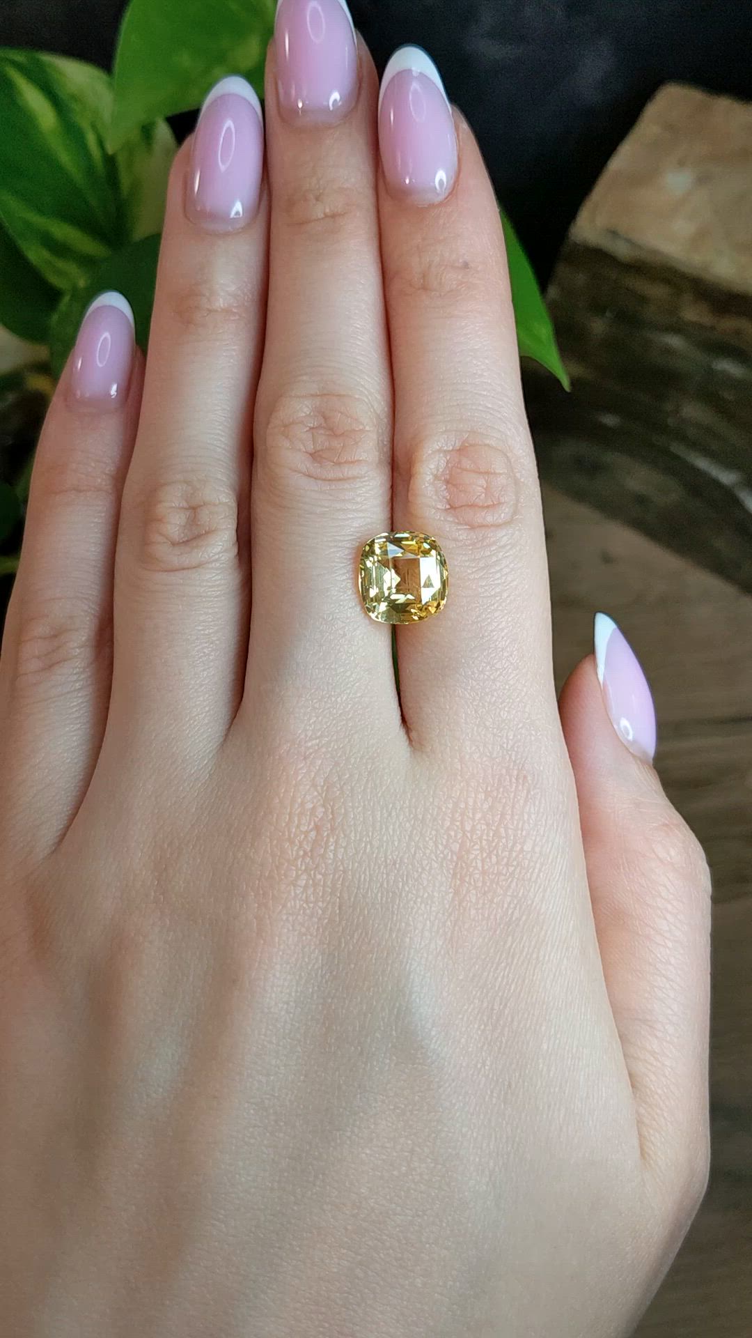 7.29 Ct. Yellow Sapphire from Ceylon (Sri Lanka) Size Video