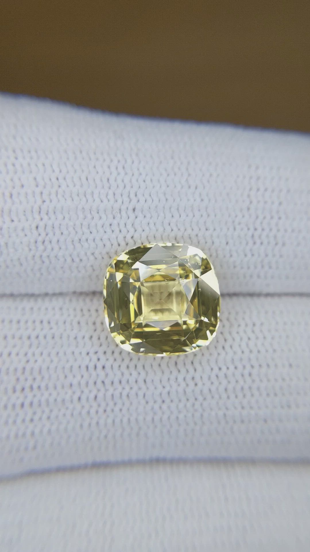 7.29 Ct. Yellow Sapphire from Ceylon (Sri Lanka) Size Video