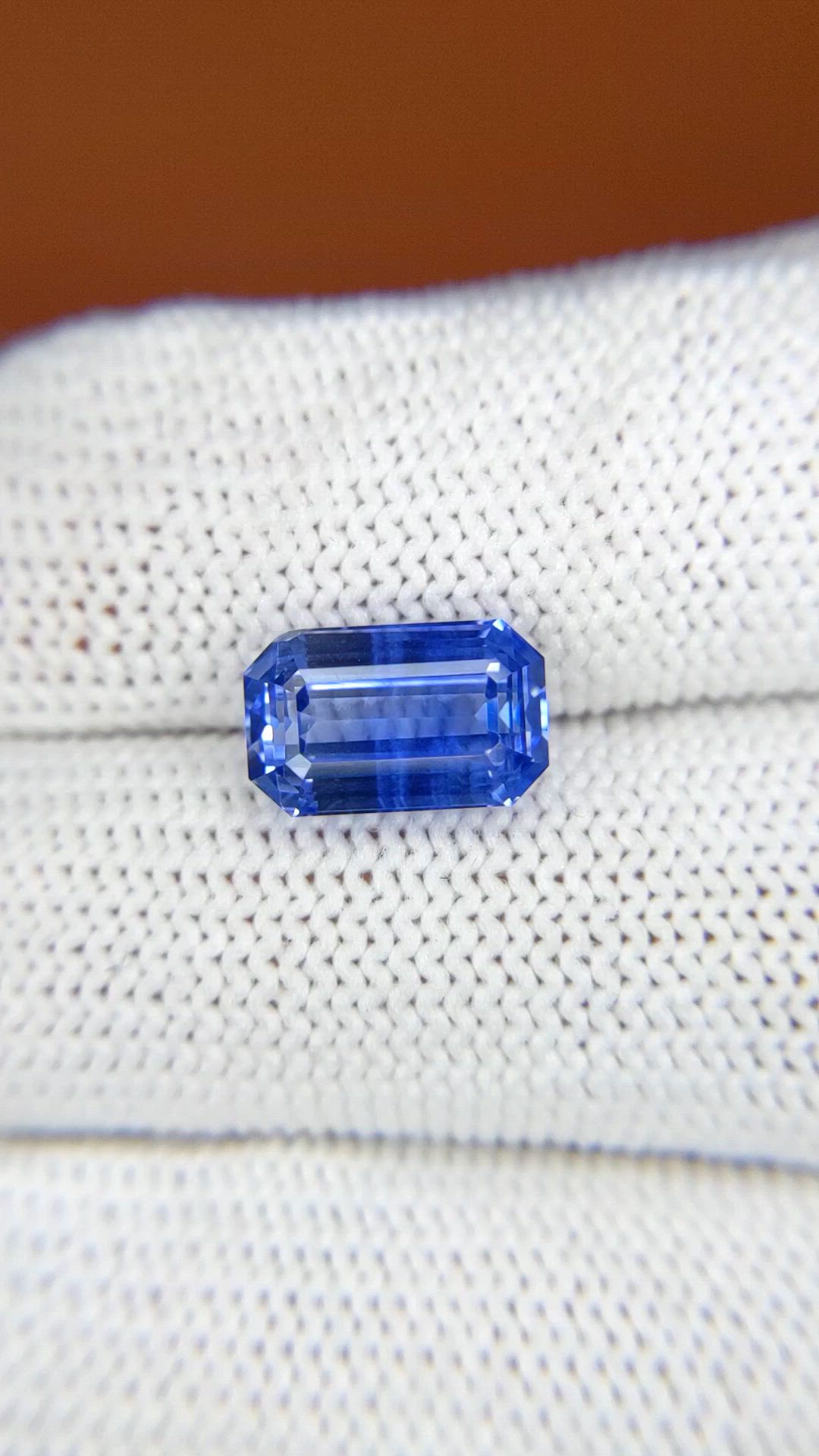 4.97 Ct. Blue Sapphire from Ceylon (Sri Lanka) Size Video