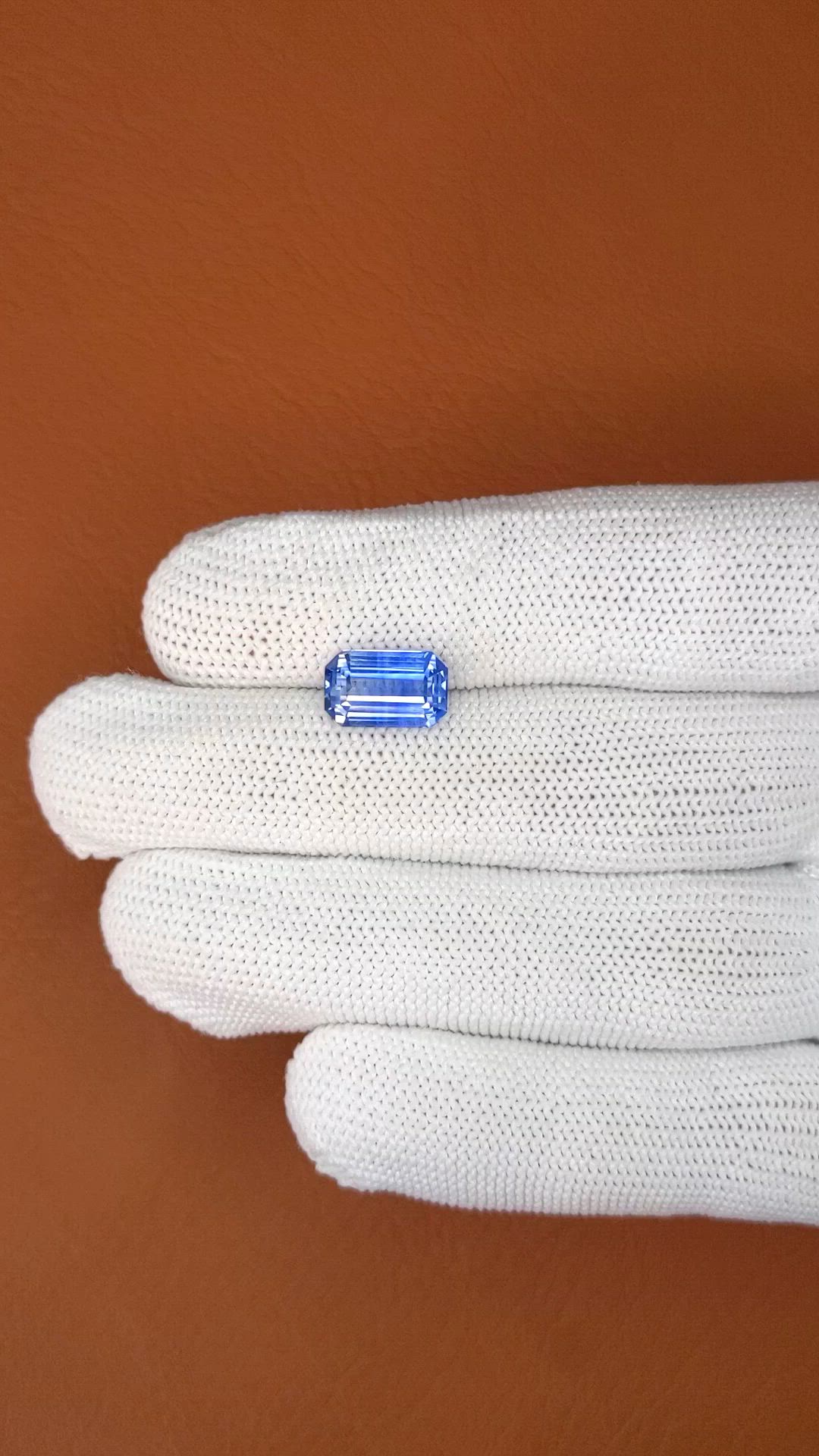 4.97 Ct. Blue Sapphire from Ceylon (Sri Lanka) Size Video