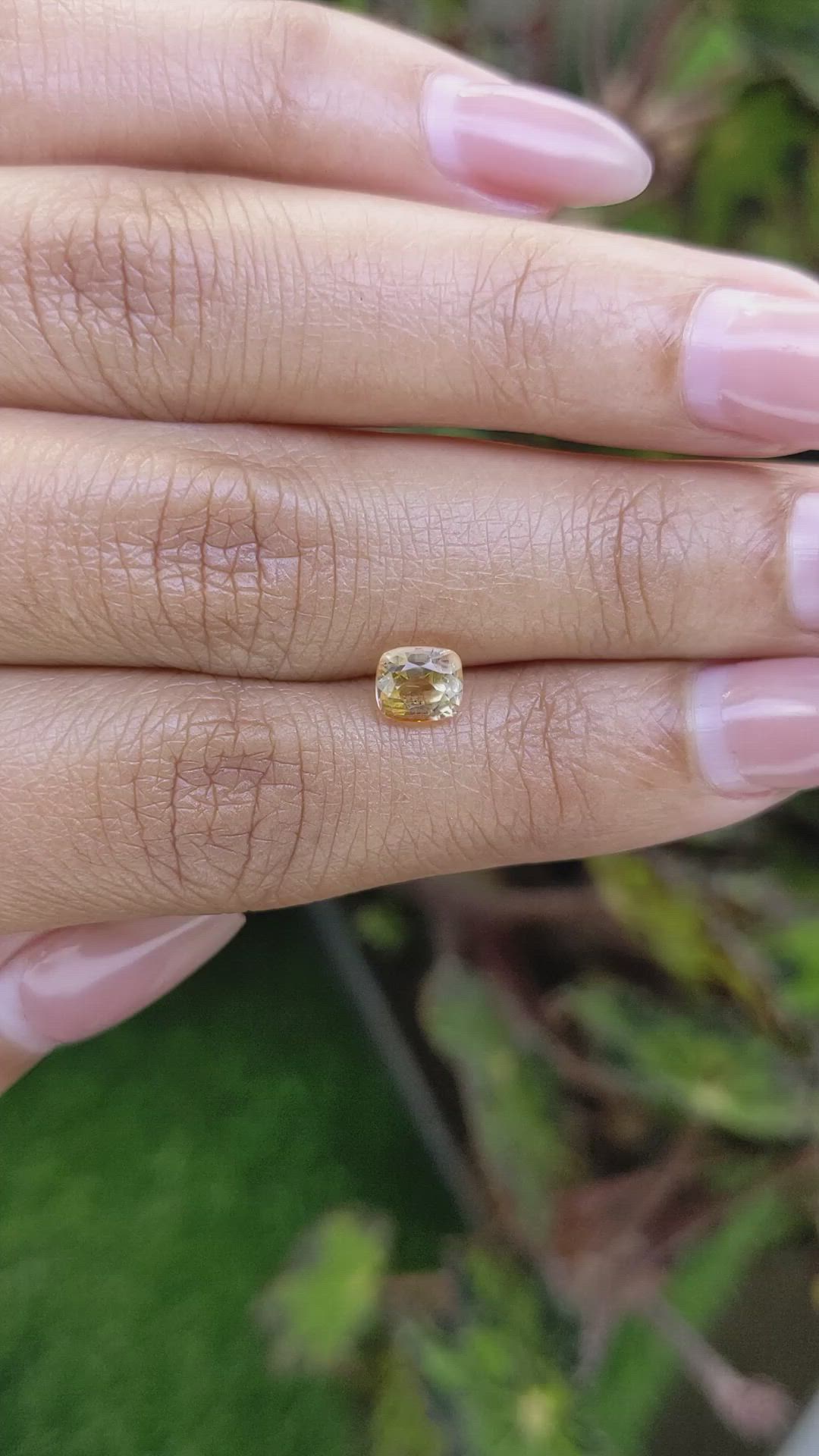 1.26 Ct. Yellow Sapphire from Ceylon (Sri Lanka) Size Video