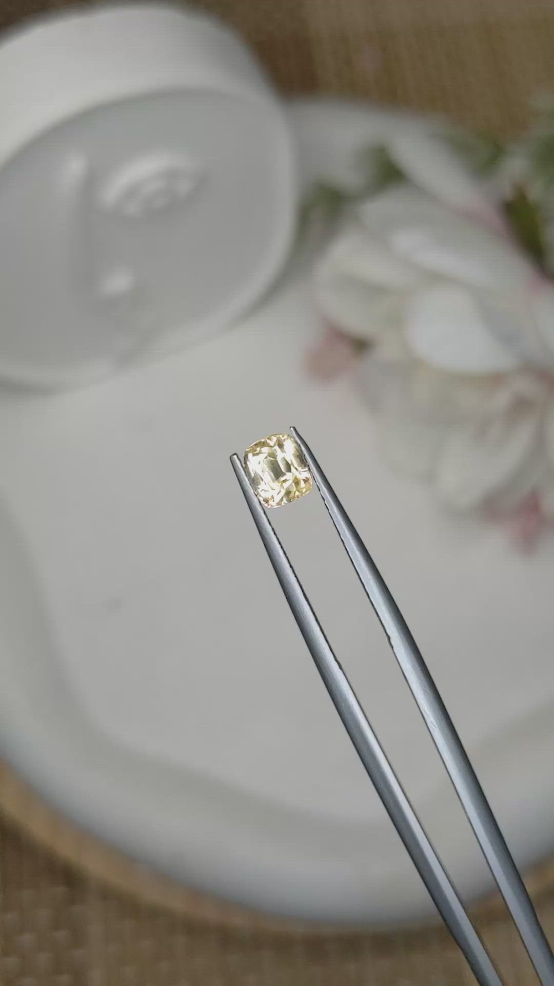 1.26 Ct. Yellow Sapphire from Ceylon (Sri Lanka) Size Video