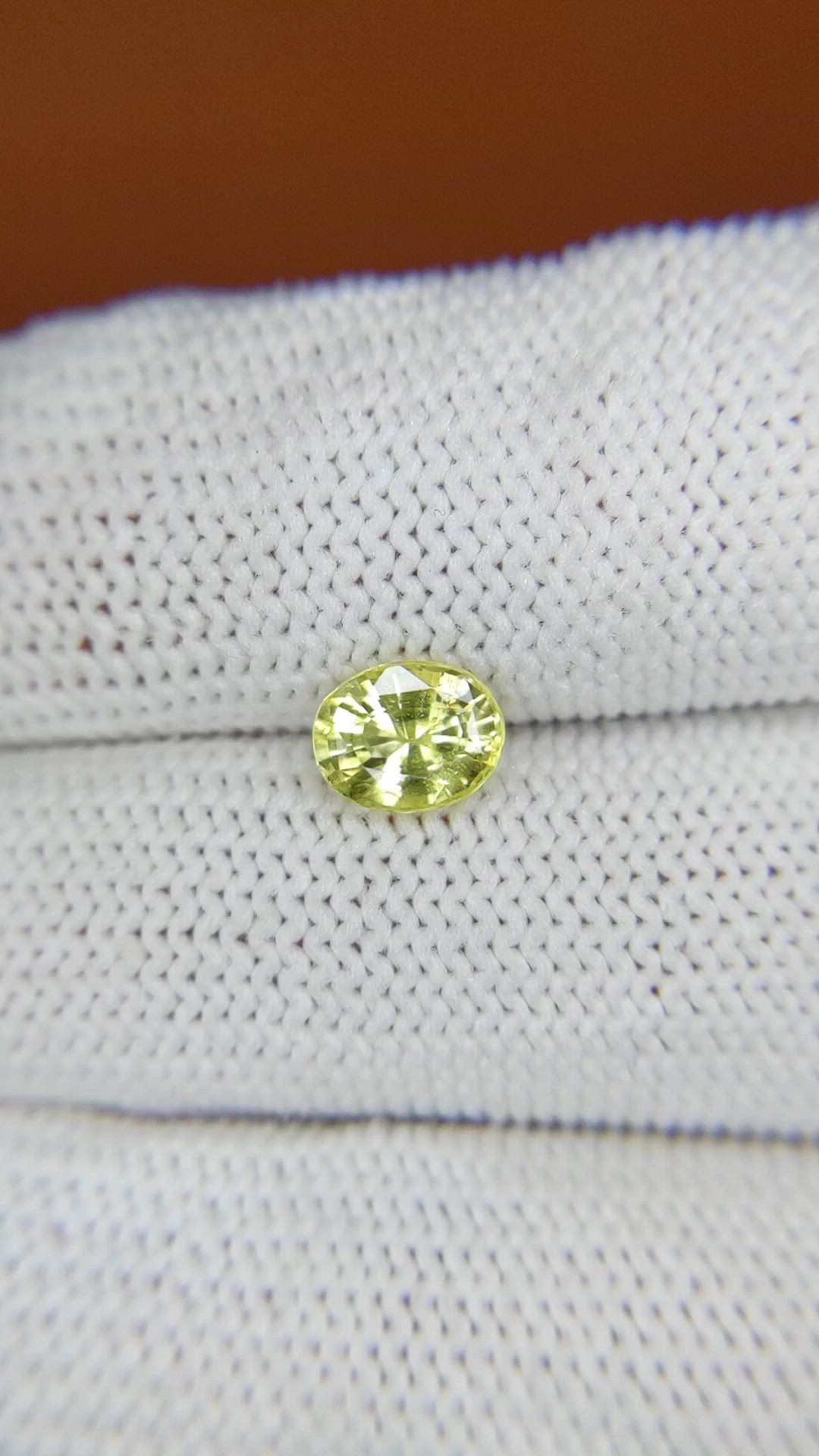 1.05 Ct. Greenish Yellow Sapphire from Ceylon (Sri Lanka) Size Video