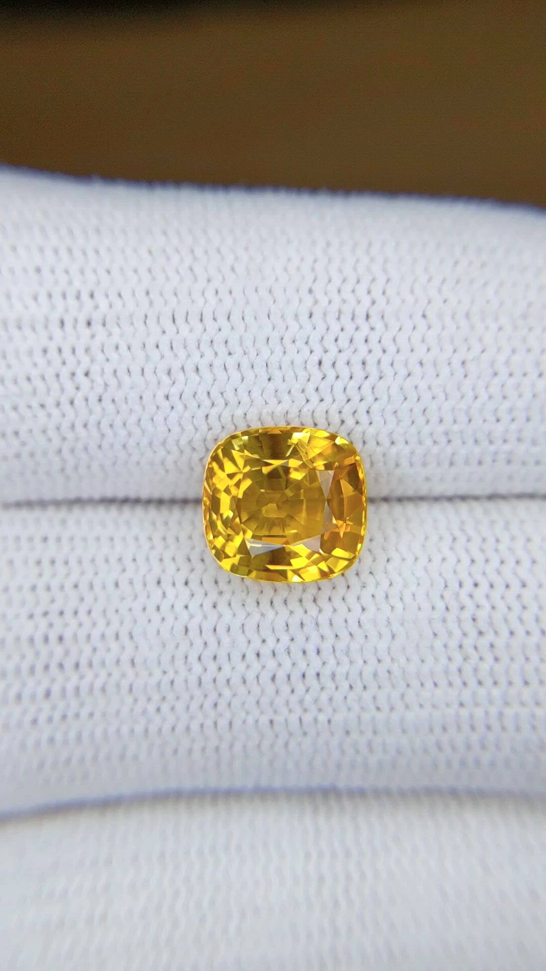 4.02 Ct. Orangish Yellow Sapphire from Ceylon (Sri Lanka) Size Video