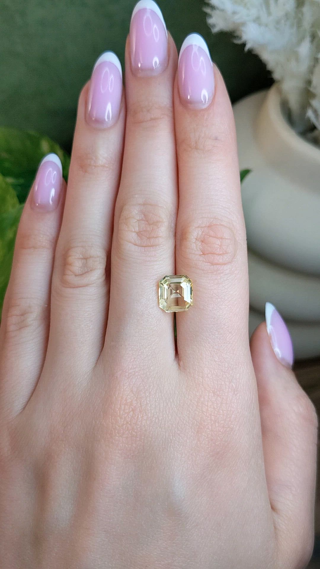 4.51 Ct. Yellow Sapphire from Ceylon (Sri Lanka) Size Video