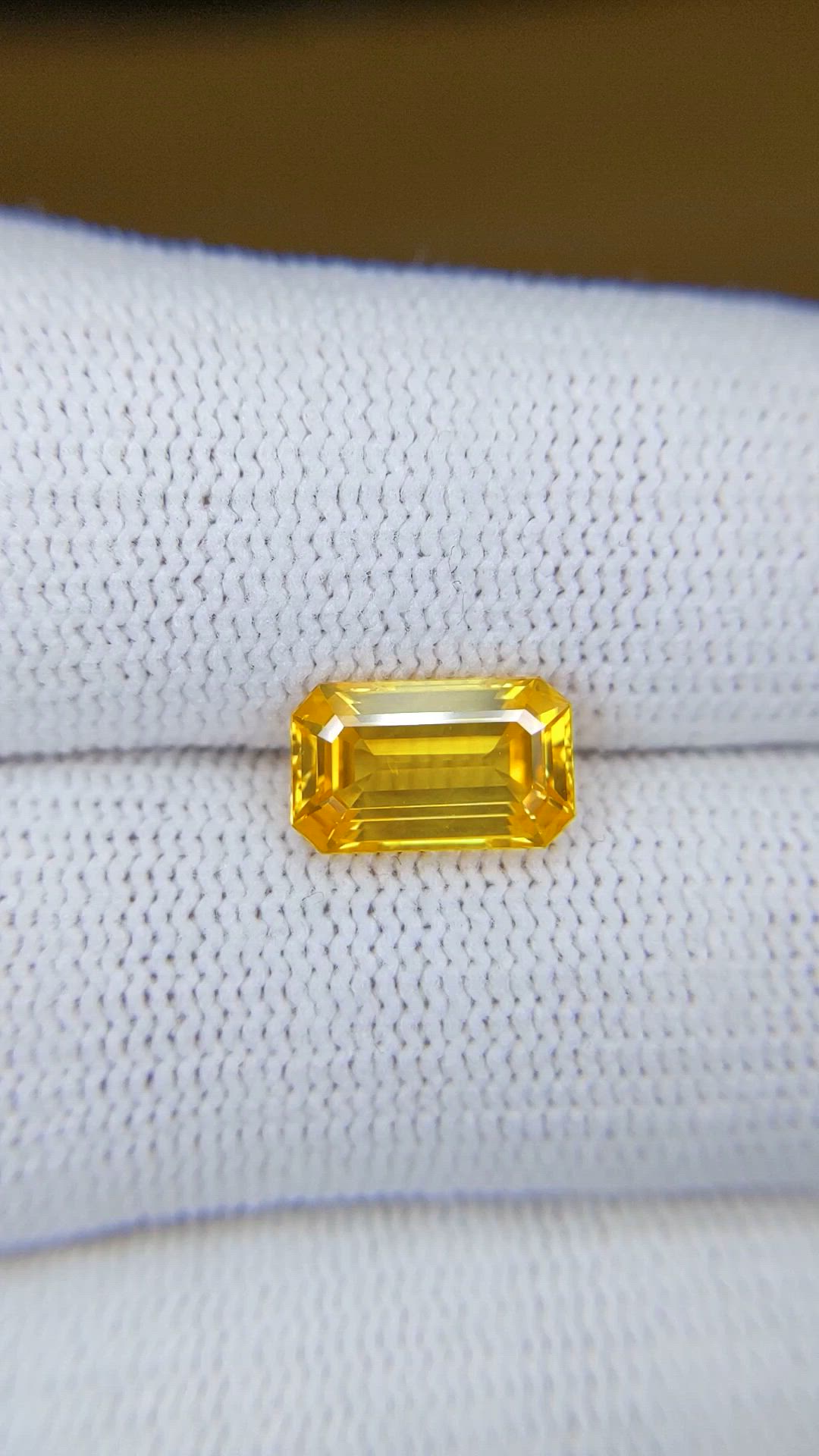 2.93 Ct. Orangish Yellow Sapphire from Ceylon (Sri Lanka) Size Video