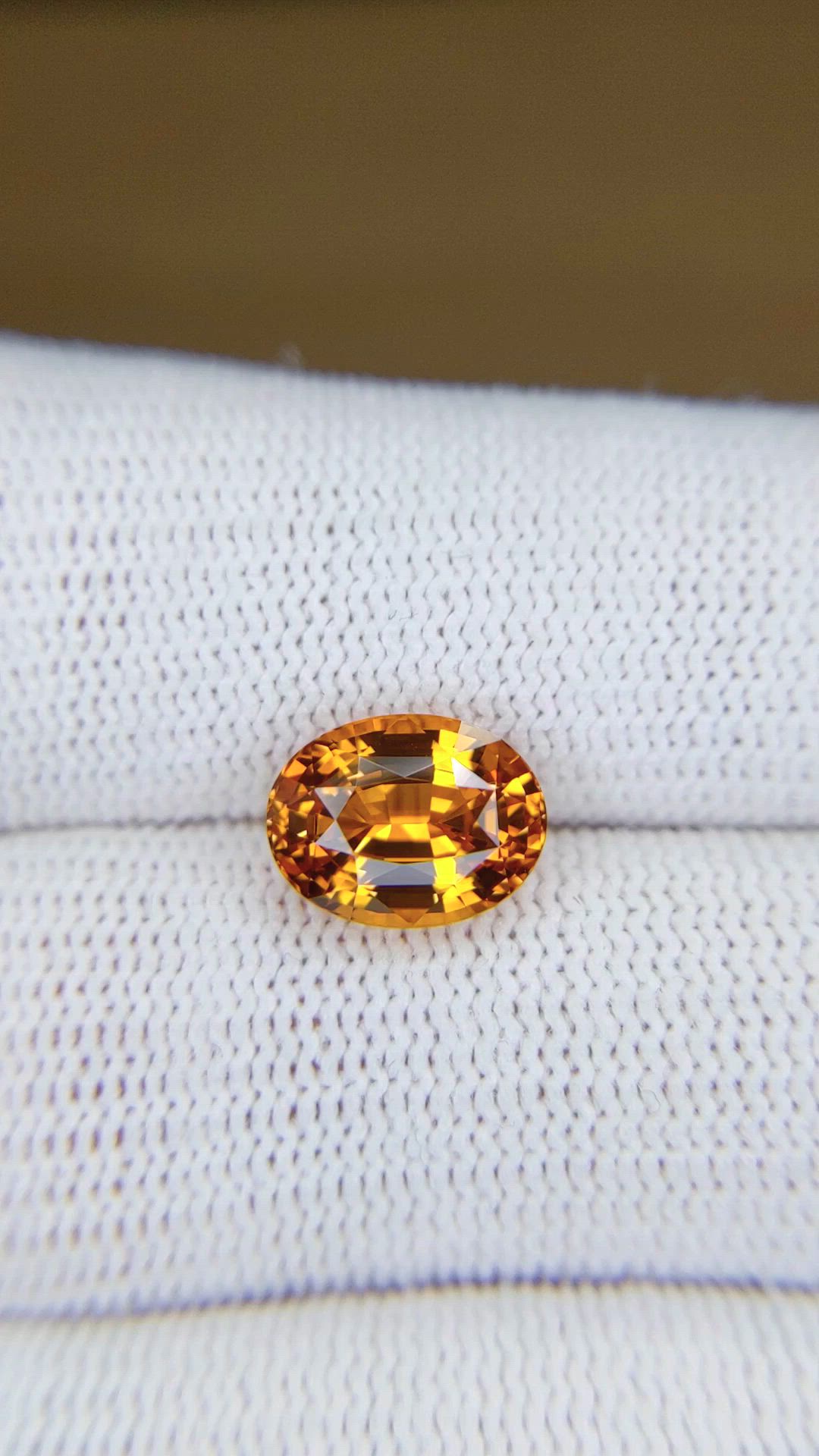 4.19 Ct. Yellowish Orange Sapphire from Ceylon (Sri Lanka) Size Video