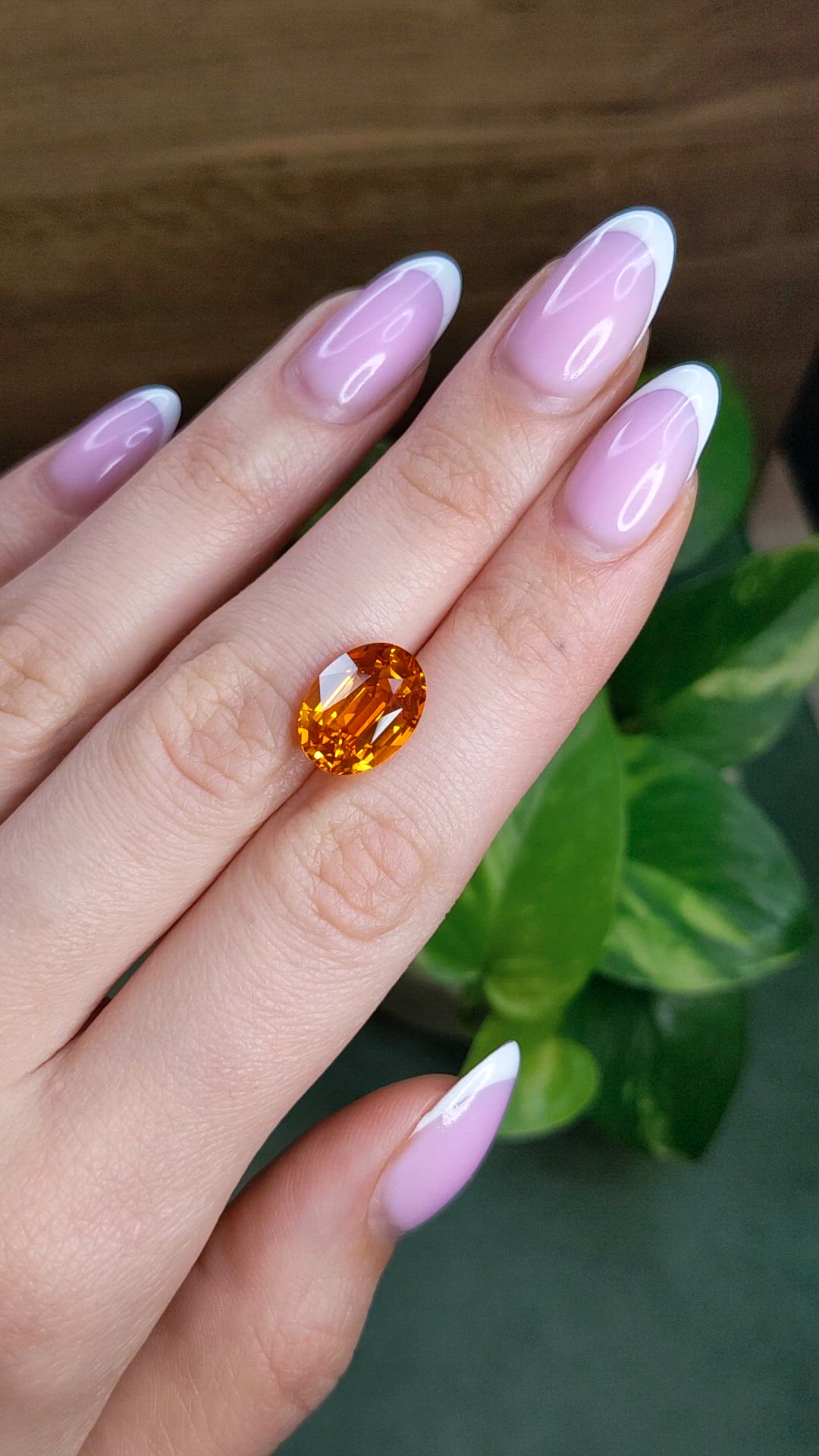 9.05 Ct. Yellowish Orange Sapphire from Ceylon (Sri Lanka) Size Video