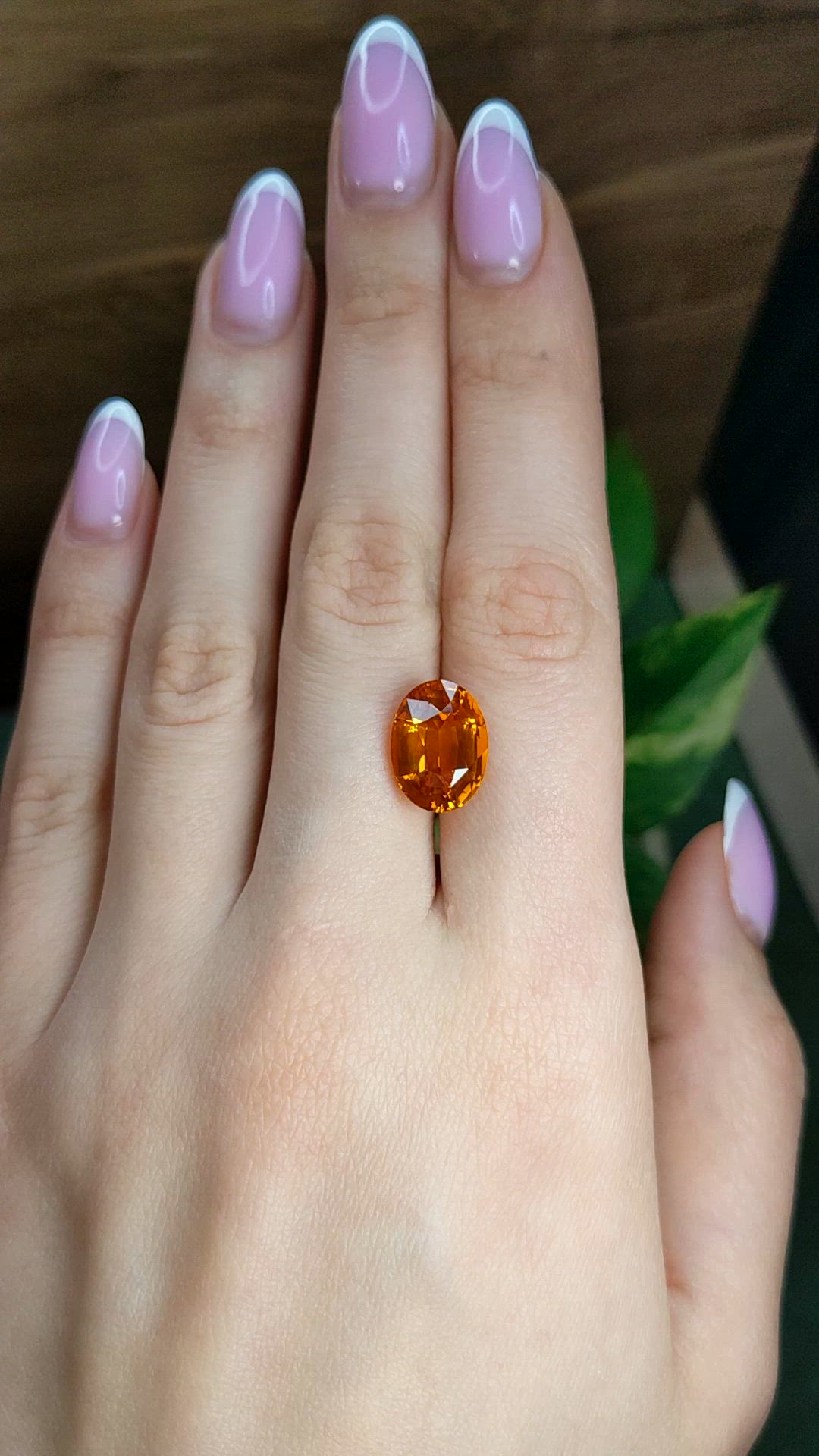 9.05 Ct. Yellowish Orange Sapphire from Ceylon (Sri Lanka) Size Video