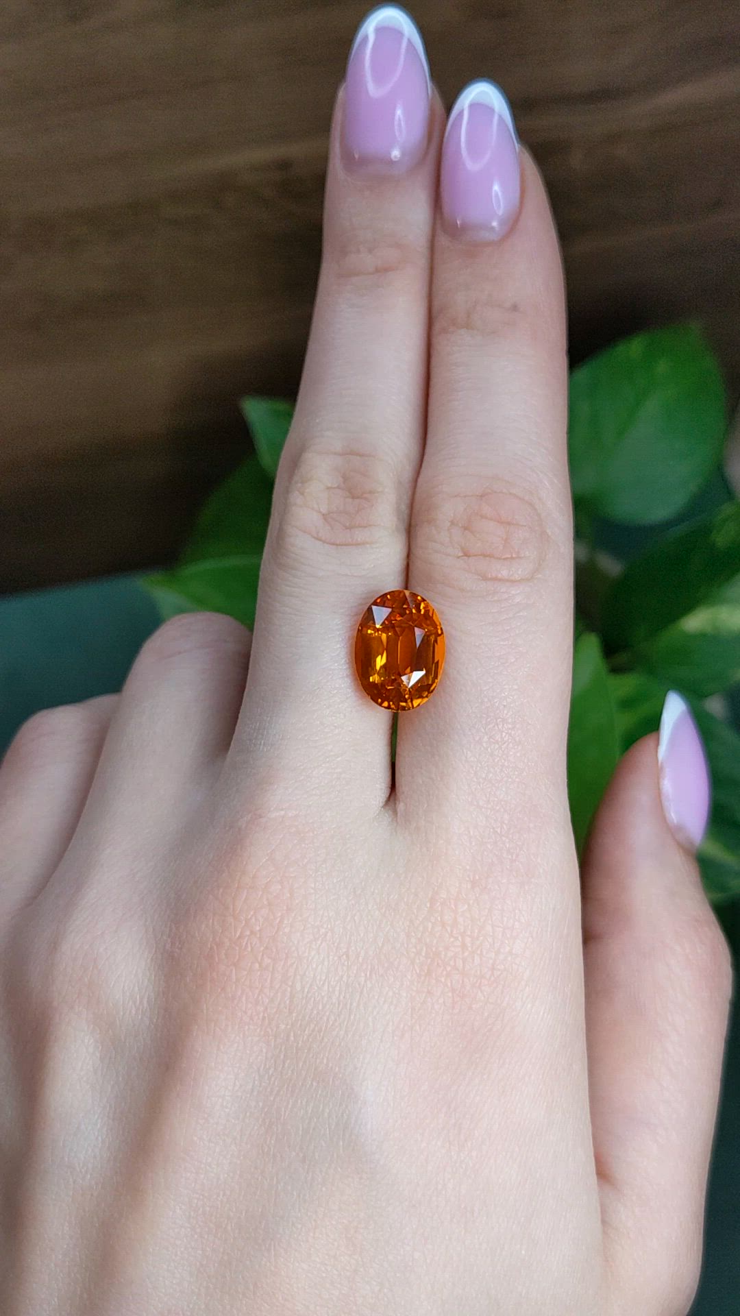 9.05 Ct. Yellowish Orange Sapphire from Ceylon (Sri Lanka) Size Video