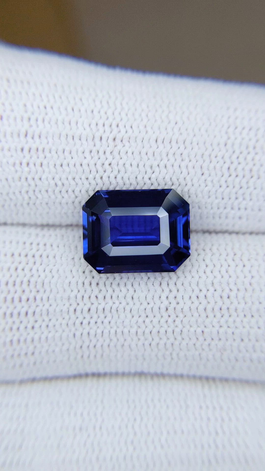 6.54 Ct. Blue Sapphire from Ceylon (Sri Lanka) Size Video