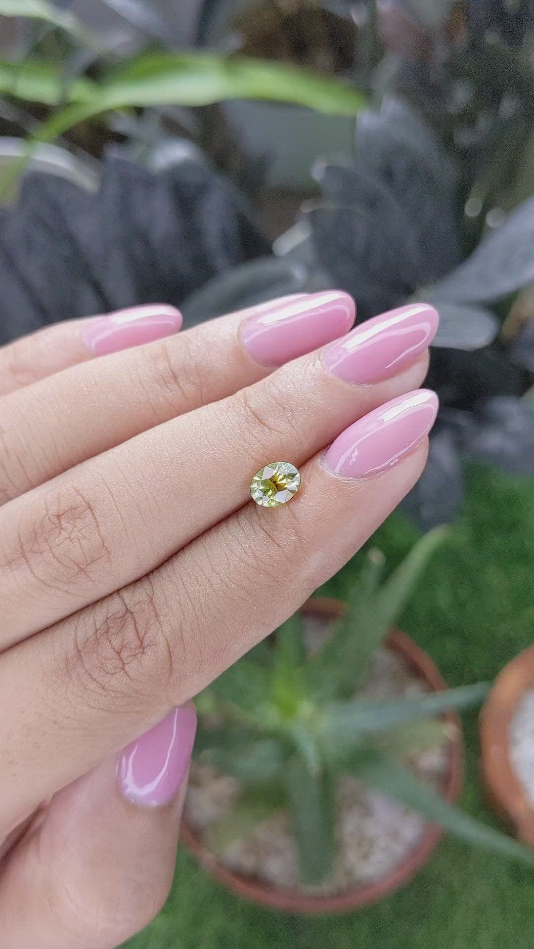 1.02 Ct. Greenish Yellow Sapphire from Ceylon (Sri Lanka) Size Video