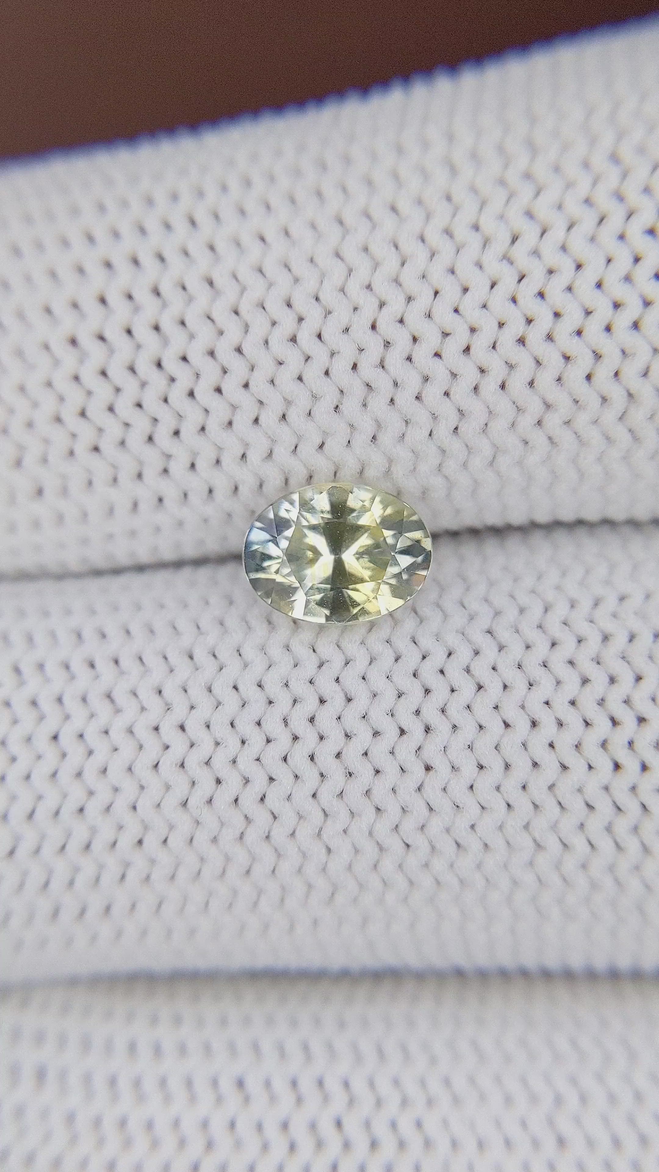 1.52 Ct. Bi Color / Parti Sapphire from Ceylon (Sri Lanka) Size Video