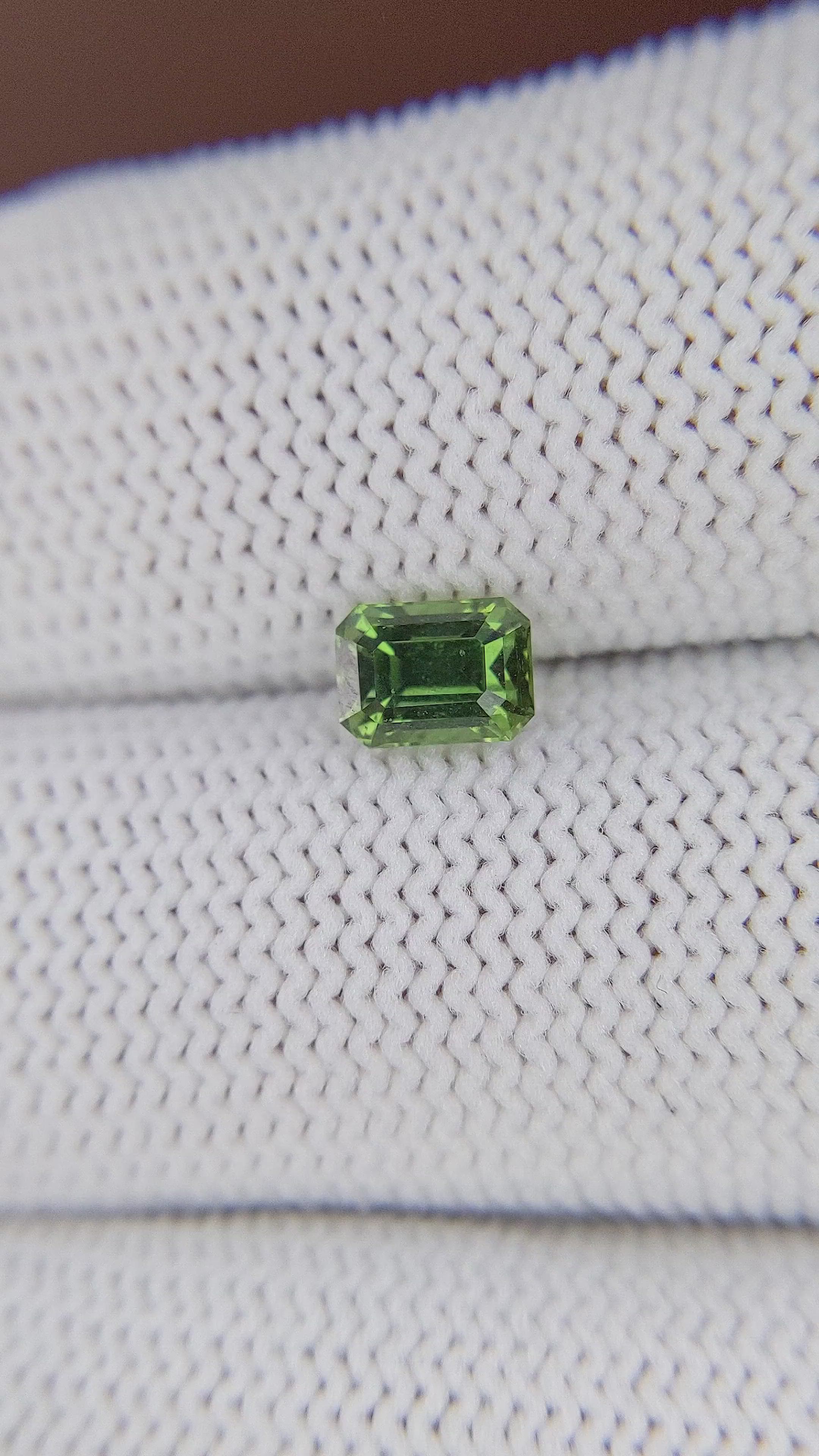 1.09 Ct. Green Sapphire from Ceylon (Sri Lanka) Size Video