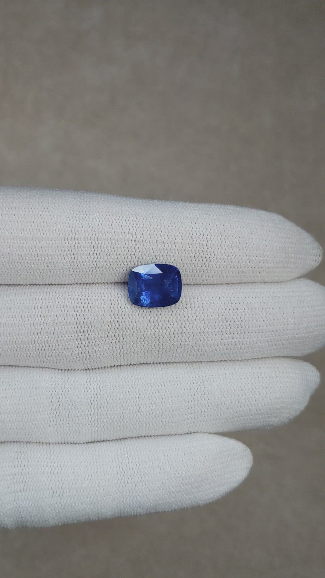 5.57 Ct. Blue Sapphire from Ceylon (Sri Lanka) Size Video