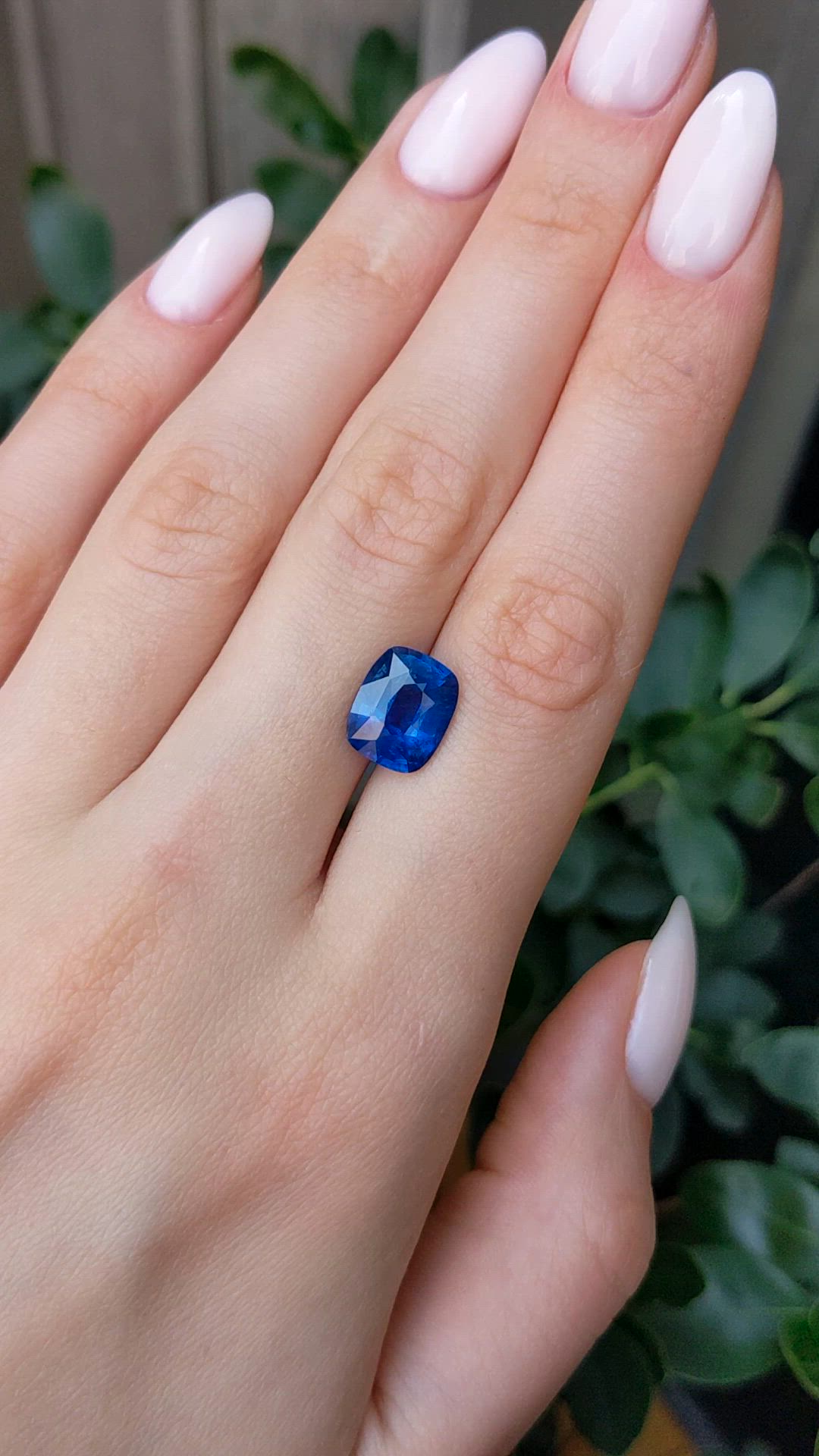 5.57 Ct. Blue Sapphire from Ceylon (Sri Lanka) Size Video