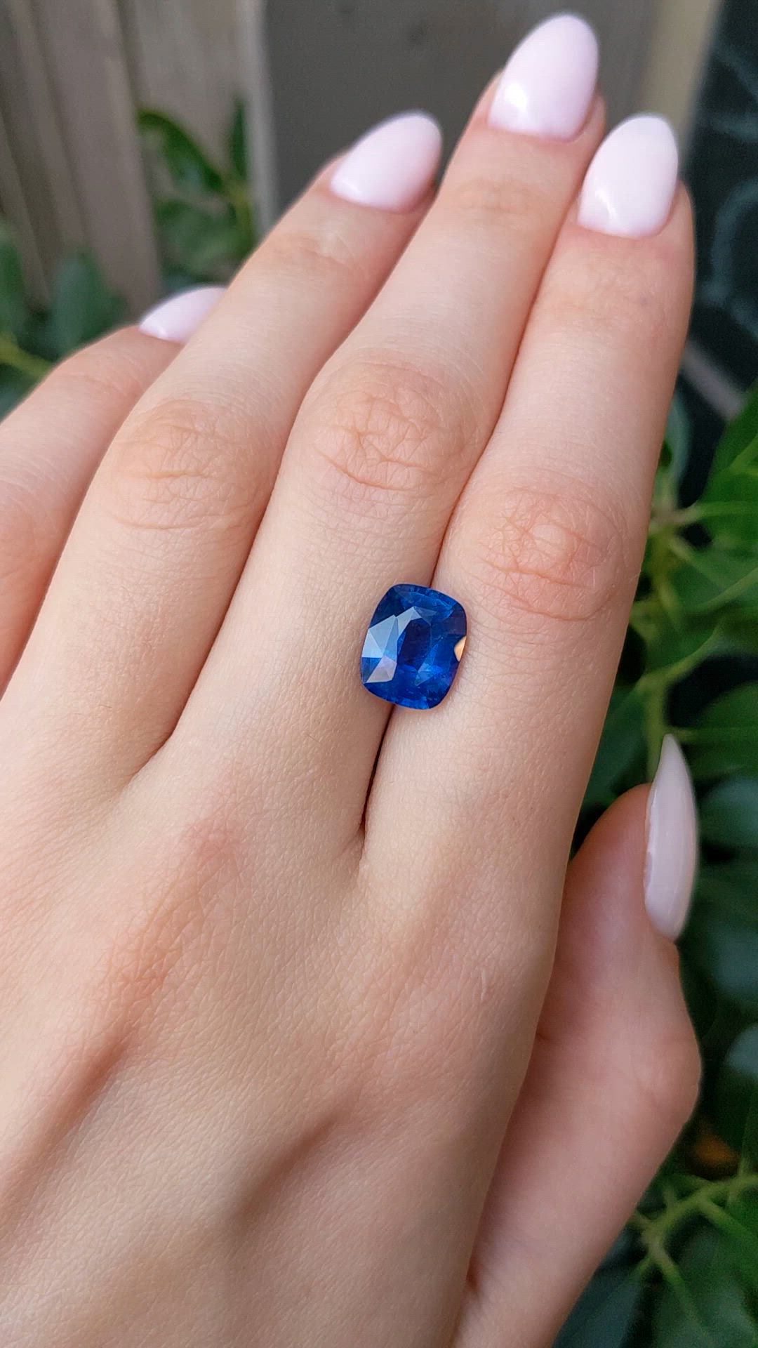 5.57 Ct. Blue Sapphire from Ceylon (Sri Lanka) Size Video