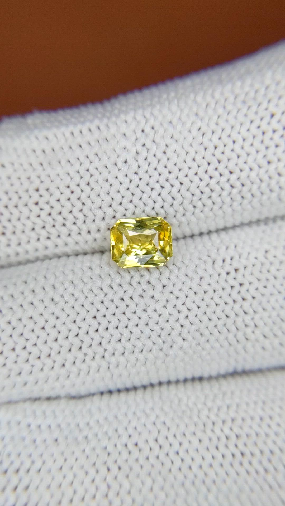 1.04 Ct. Greenish Yellow Sapphire from Ceylon (Sri Lanka) Size Video