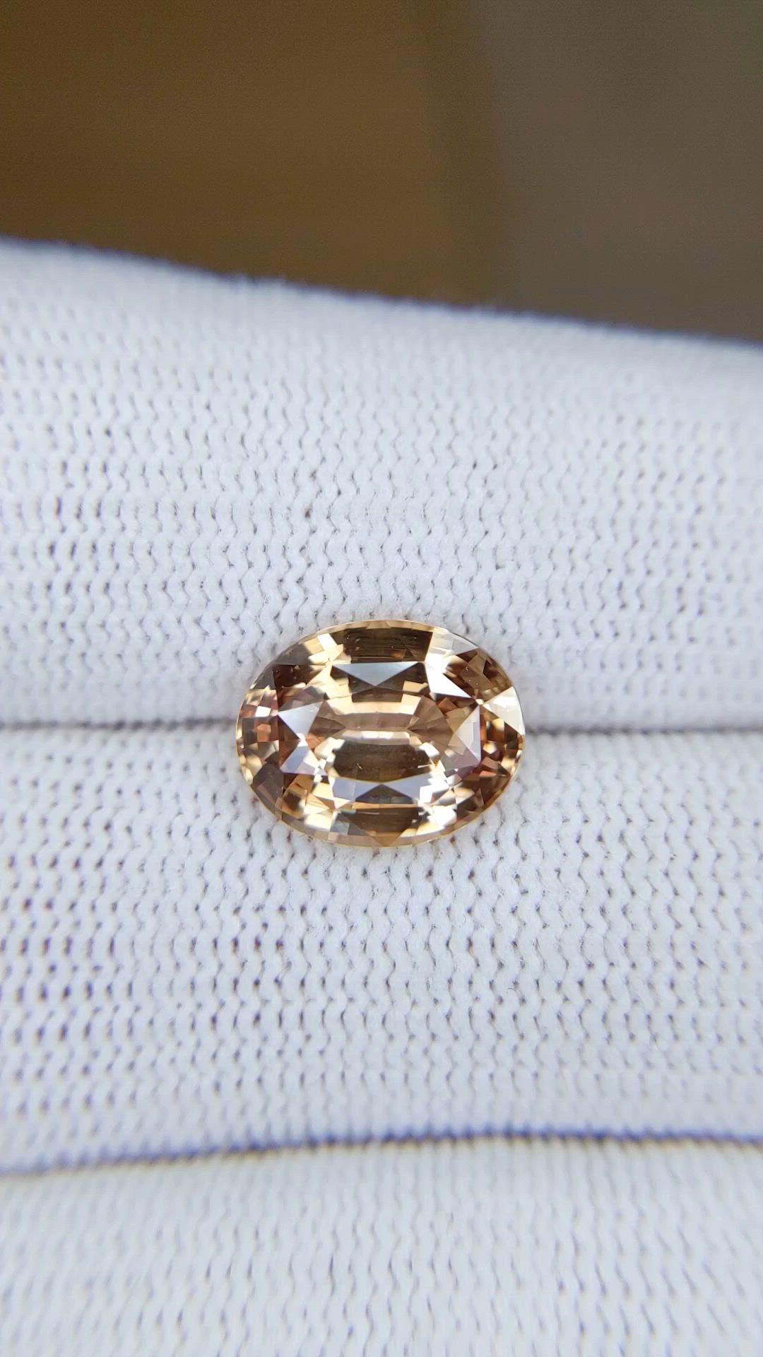 4.66 Ct. Padparadscha Sapphire from Madagascar Size Video
