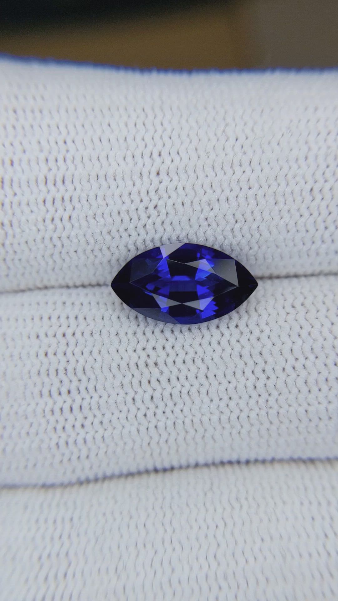 3.29 Ct. Blue Sapphire from Ceylon (Sri Lanka) Size Video