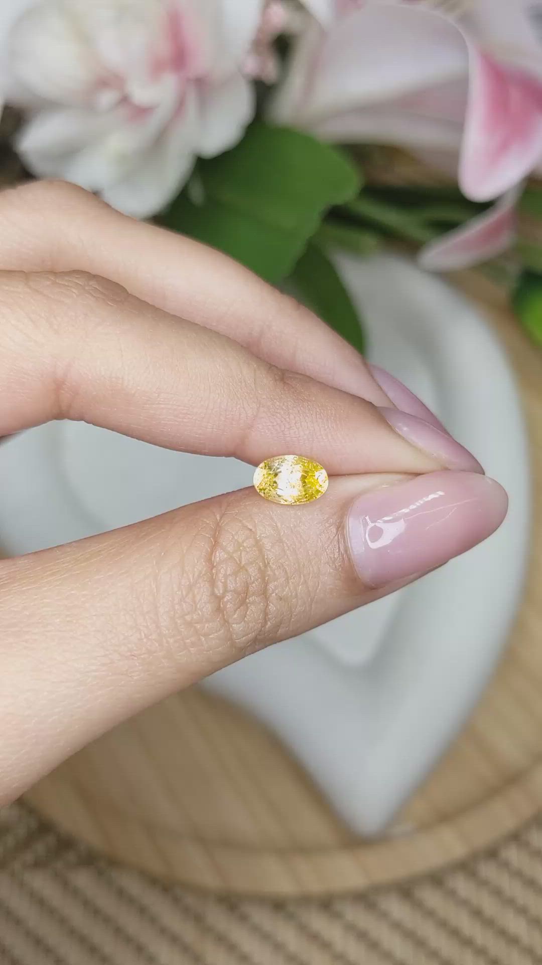1.39 Ct. Yellow Sapphire from Ceylon (Sri Lanka) Size Video