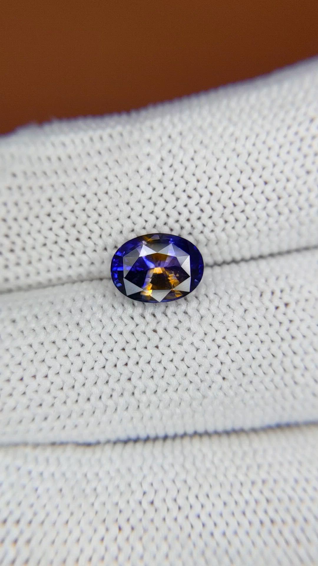 2.07 Ct. Bi Color / Parti Sapphire from Ceylon (Sri Lanka) Size Video