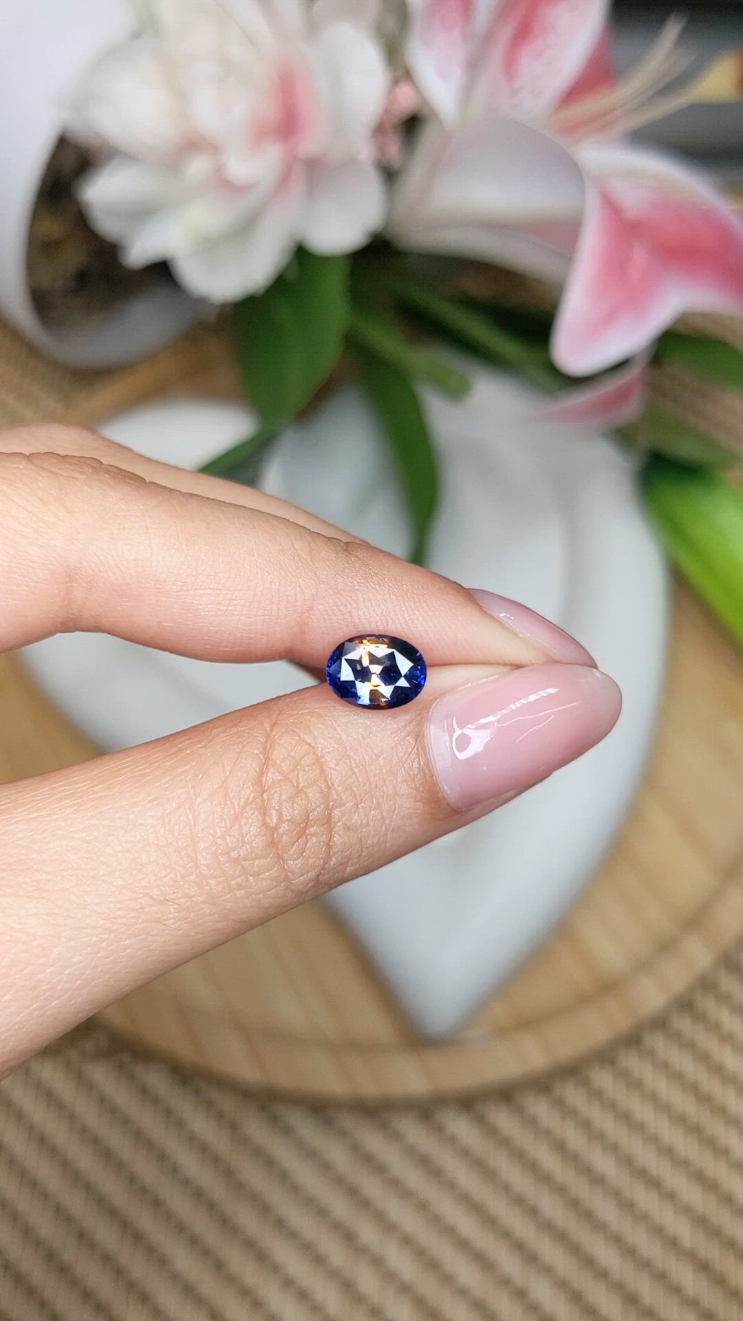 2.07 Ct. Bi Color / Parti Sapphire from Ceylon (Sri Lanka) Size Video