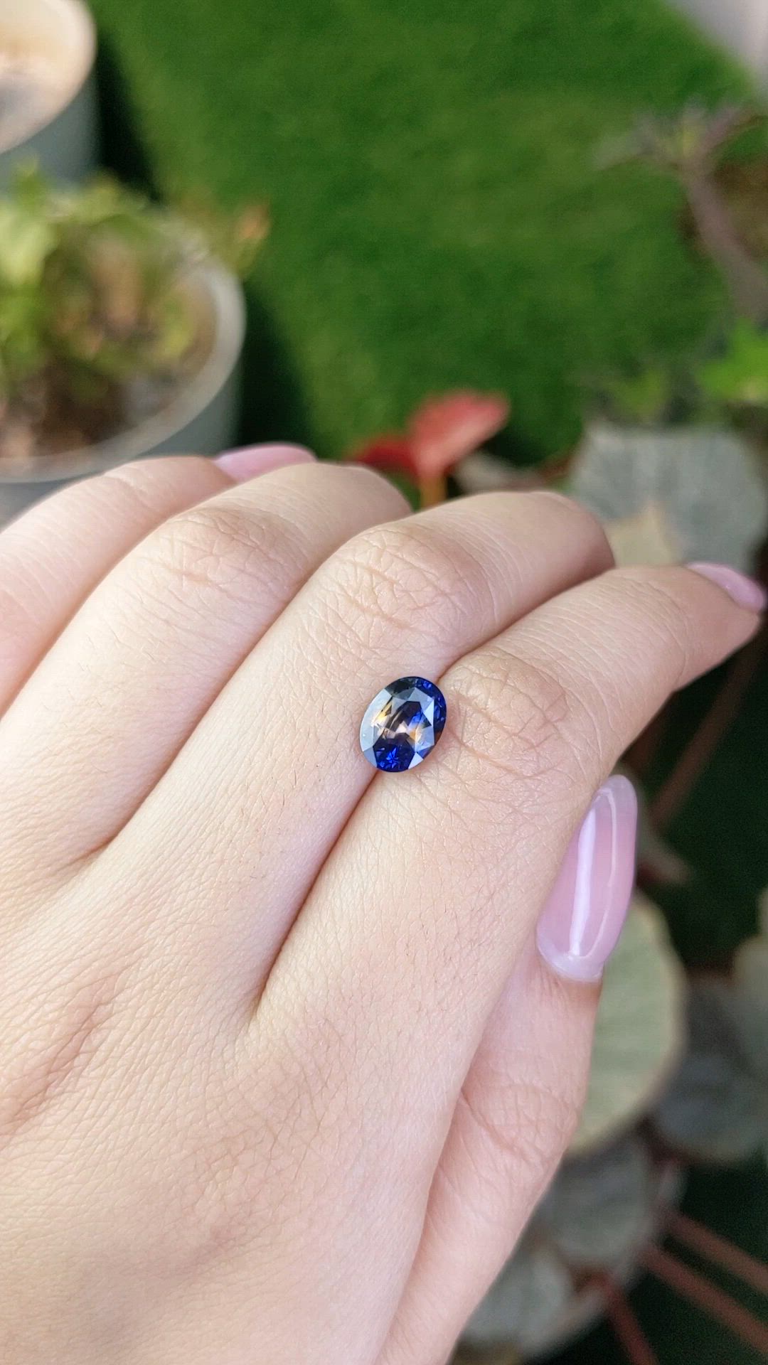 2.07 Ct. Bi Color / Parti Sapphire from Ceylon (Sri Lanka) Size Video