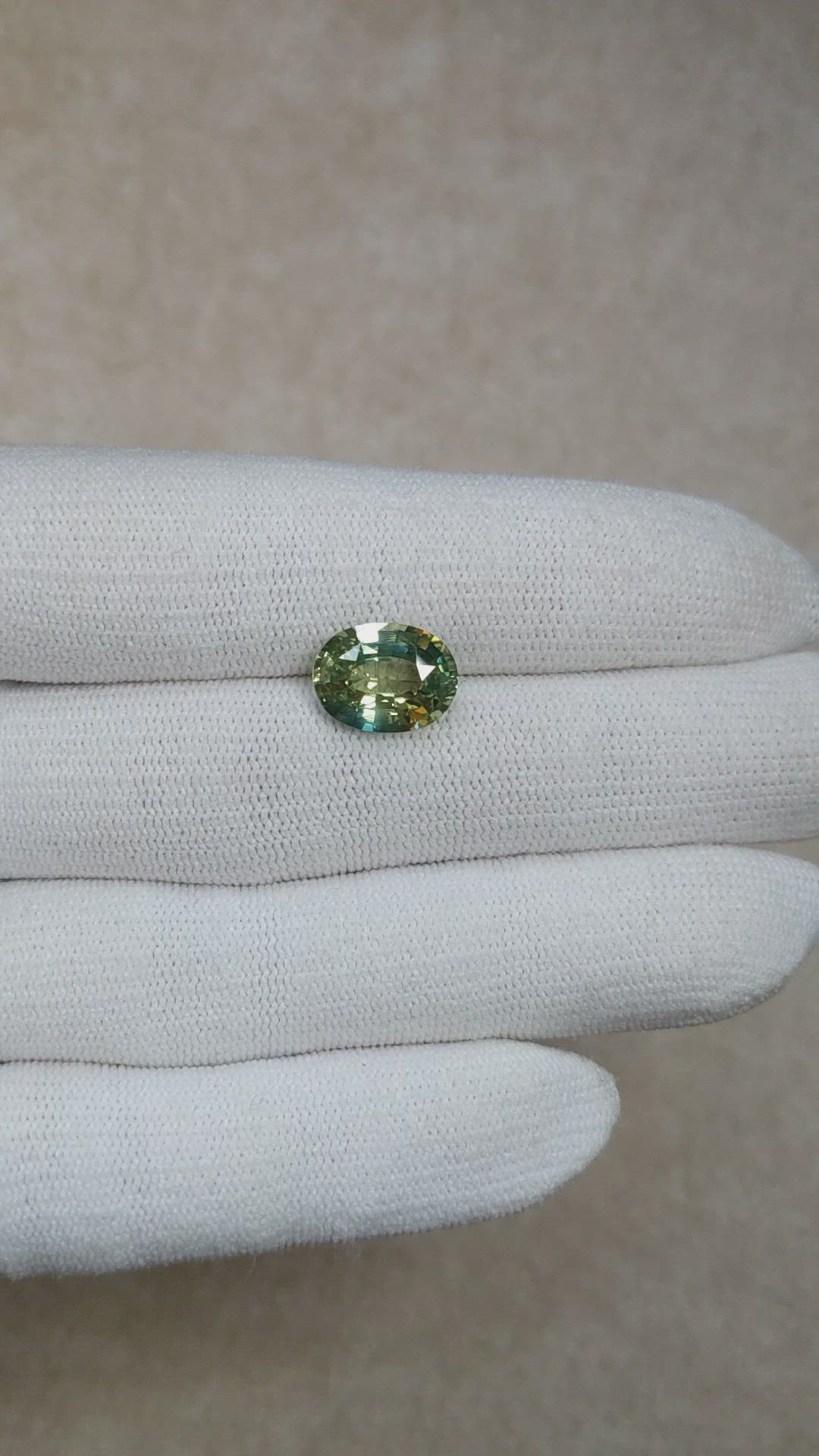 5.01 Ct. Bi Color / Parti Sapphire from Ceylon (Sri Lanka) Size Video