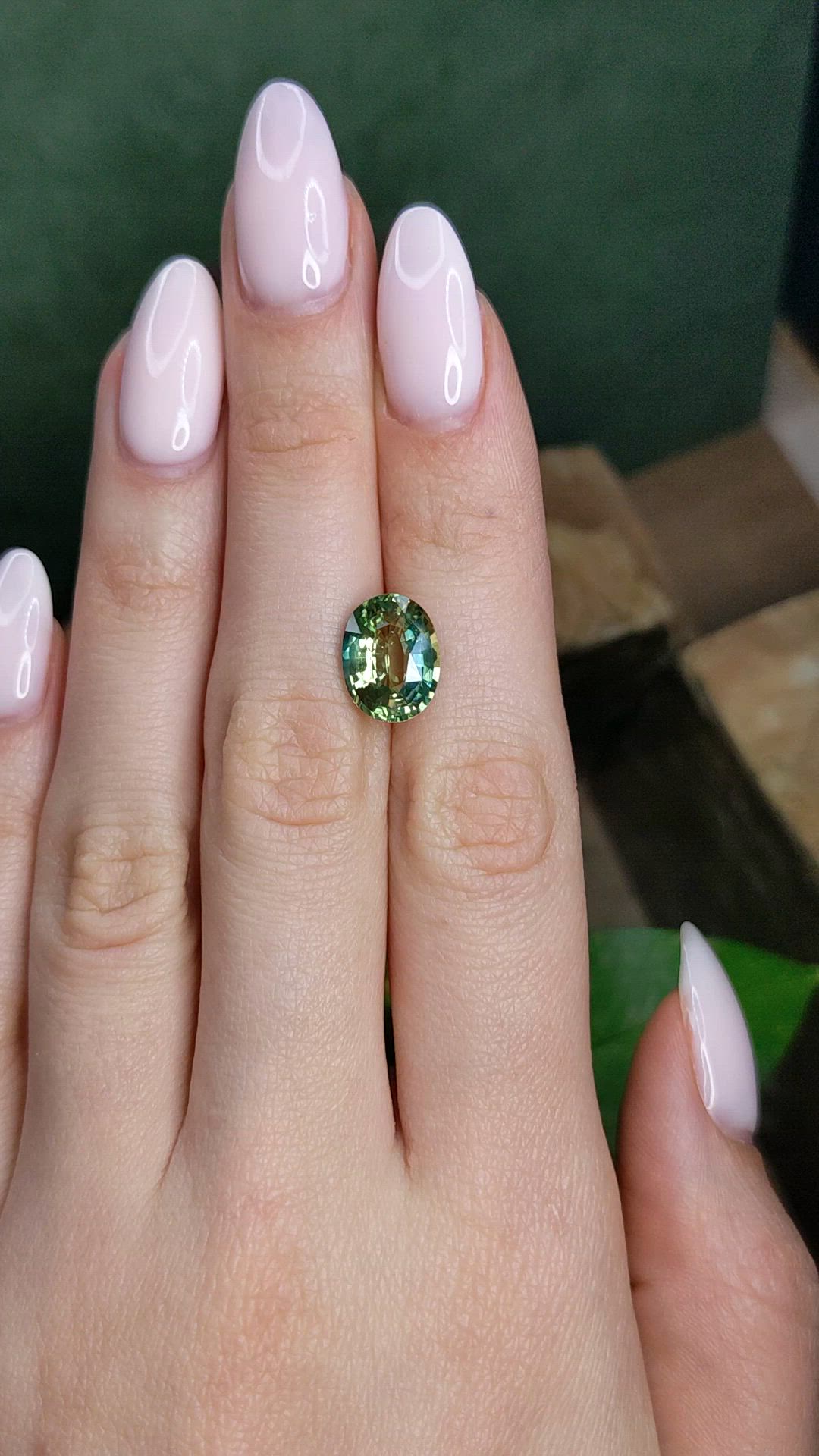 5.01 Ct. Bi Color / Parti Sapphire from Ceylon (Sri Lanka) Size Video