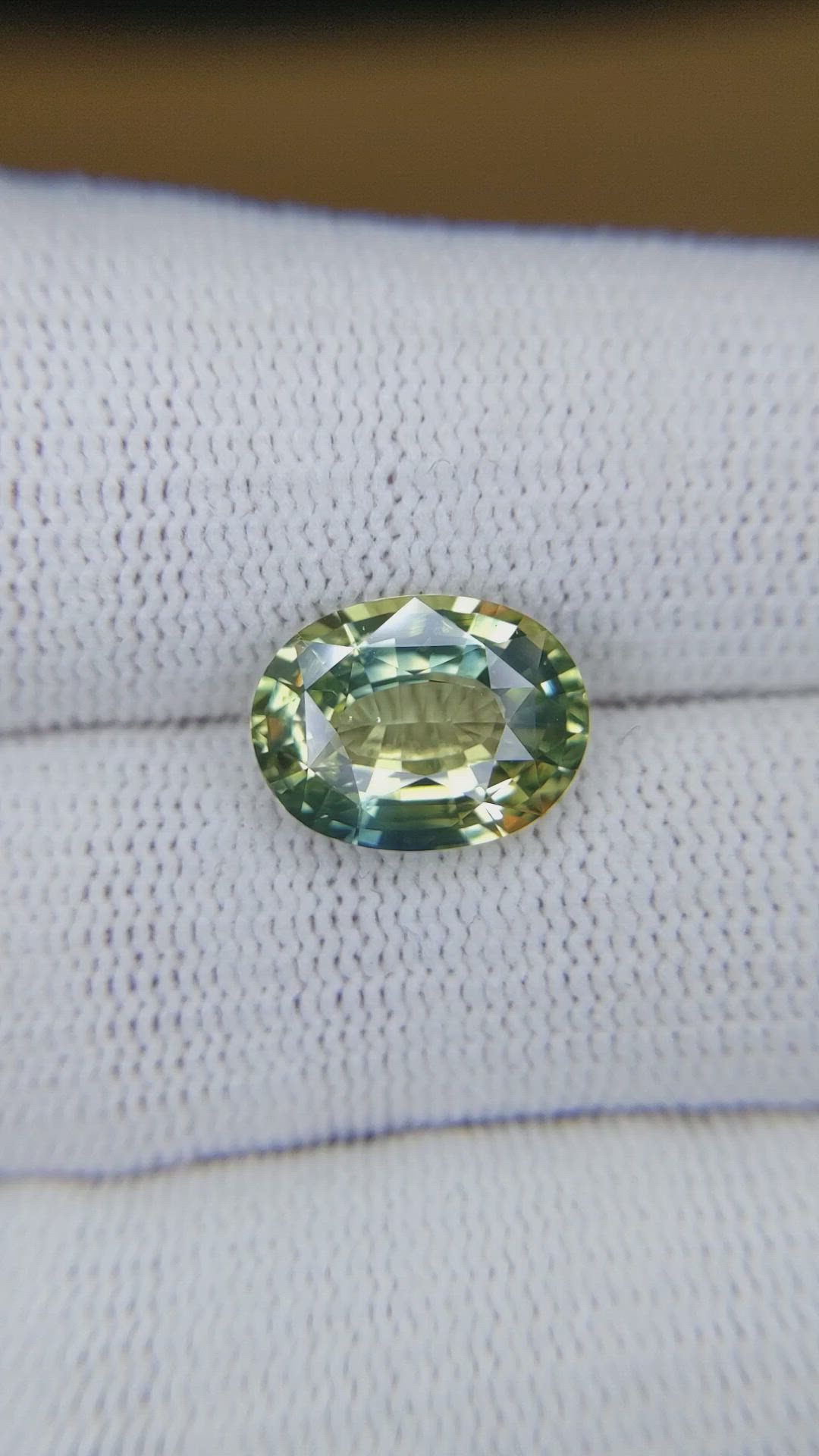5.01 Ct. Bi Color / Parti Sapphire from Ceylon (Sri Lanka) Size Video