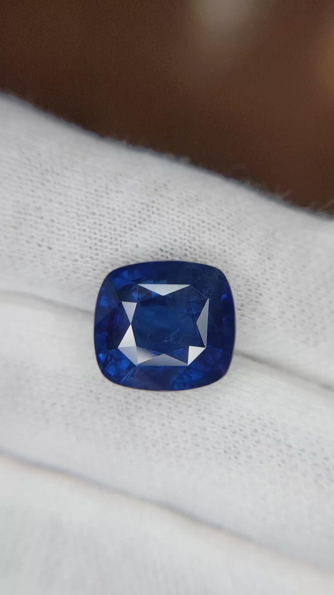 10.33 Ct. Blue Sapphire from Ceylon (Sri Lanka) Size Video