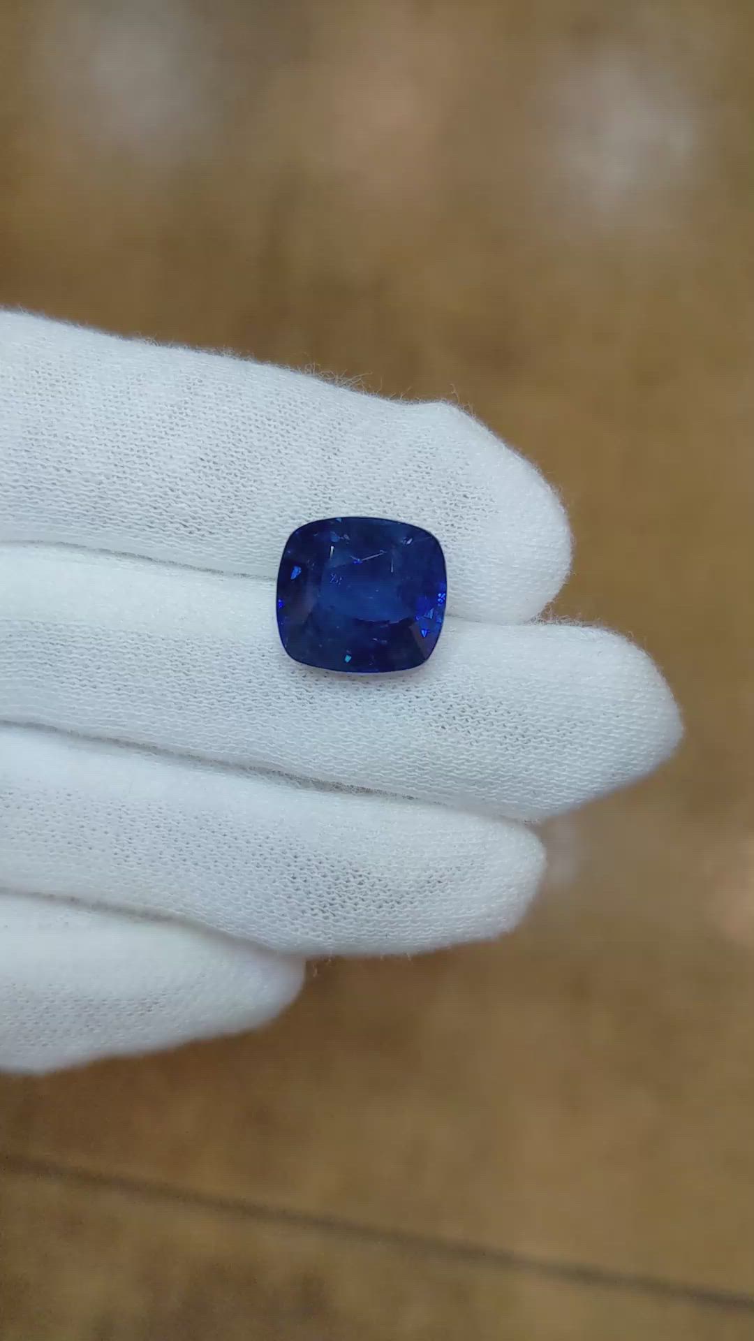 10.33 Ct. Blue Sapphire from Ceylon (Sri Lanka) Size Video
